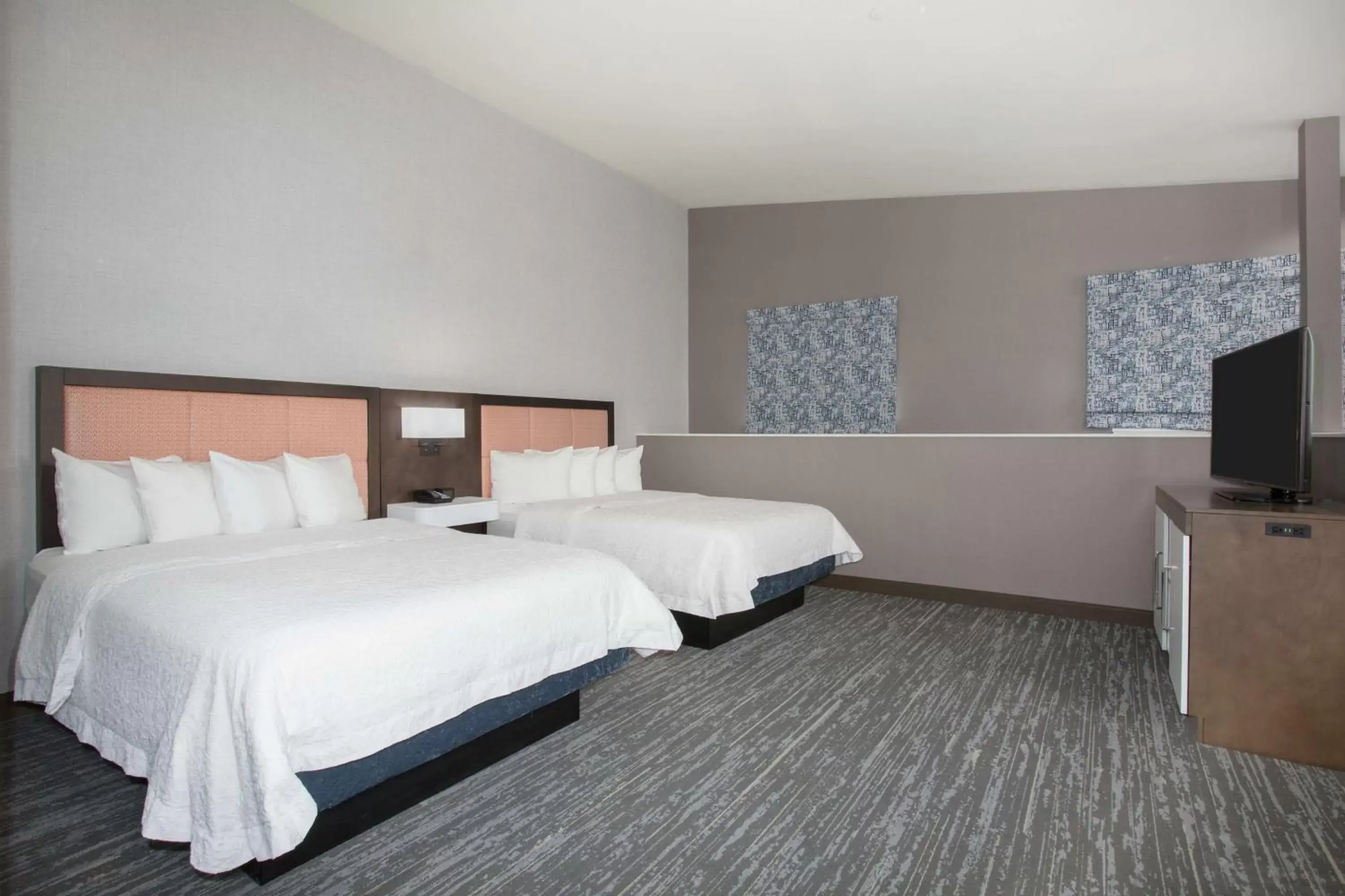 Bedroom, Bed in Hampton Inn & Suites Denver-Downtown