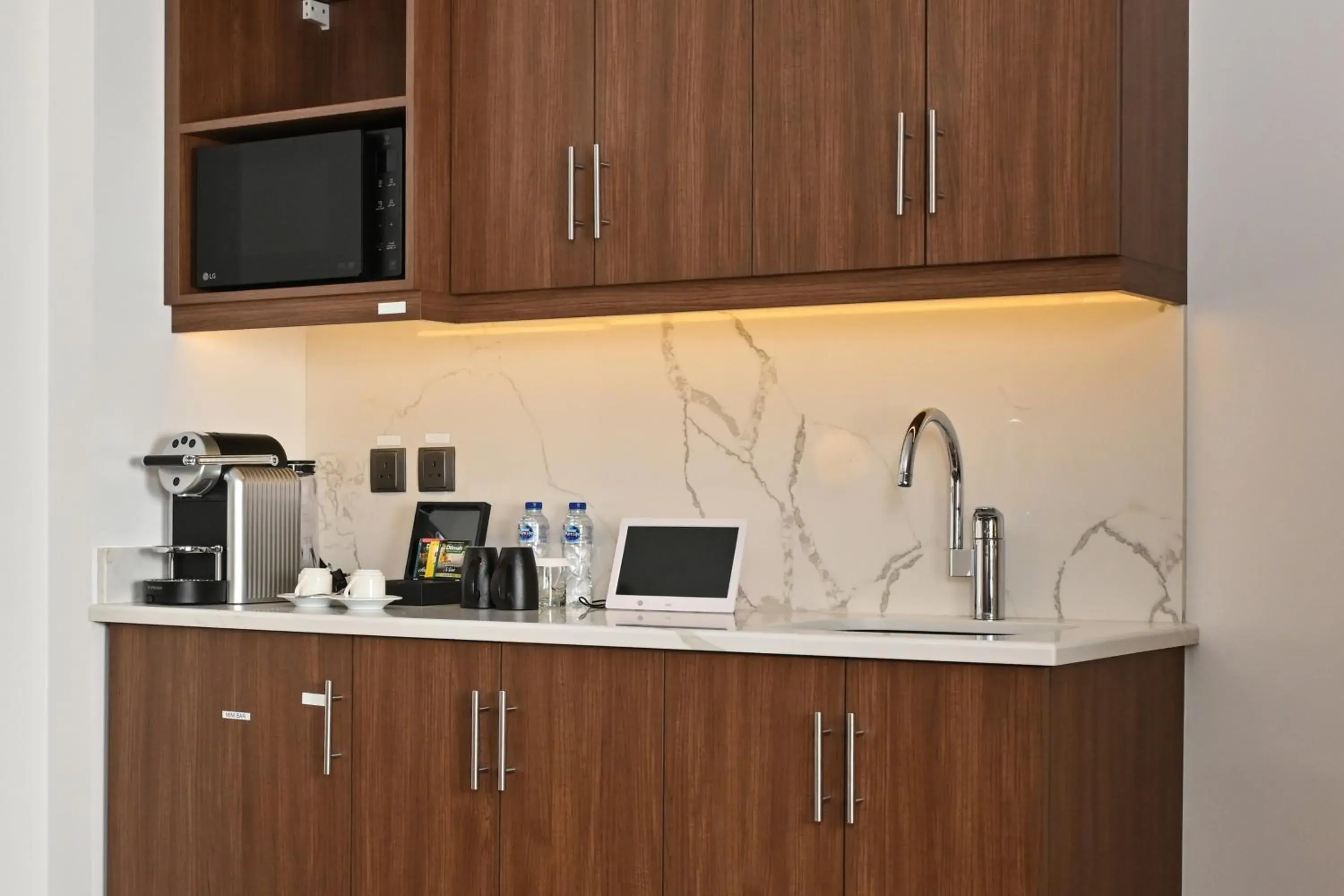 Coffee/tea facilities, Kitchen/Kitchenette in Comfort Hotel Jeddah King Road