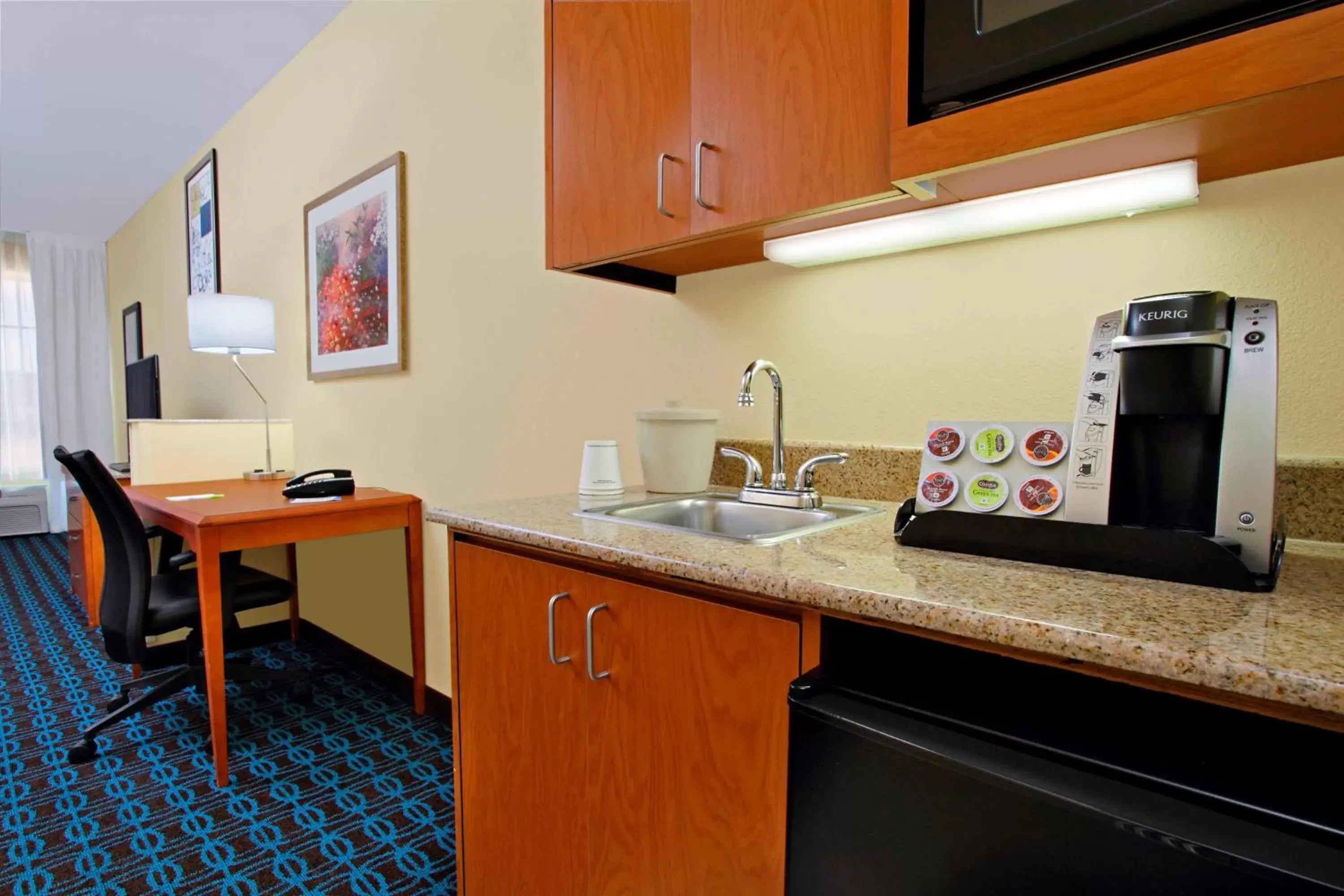 Kitchen or kitchenette, Kitchen/Kitchenette in Fairfield Inn & Suites by Marriott Fairfield Napa Valley Area