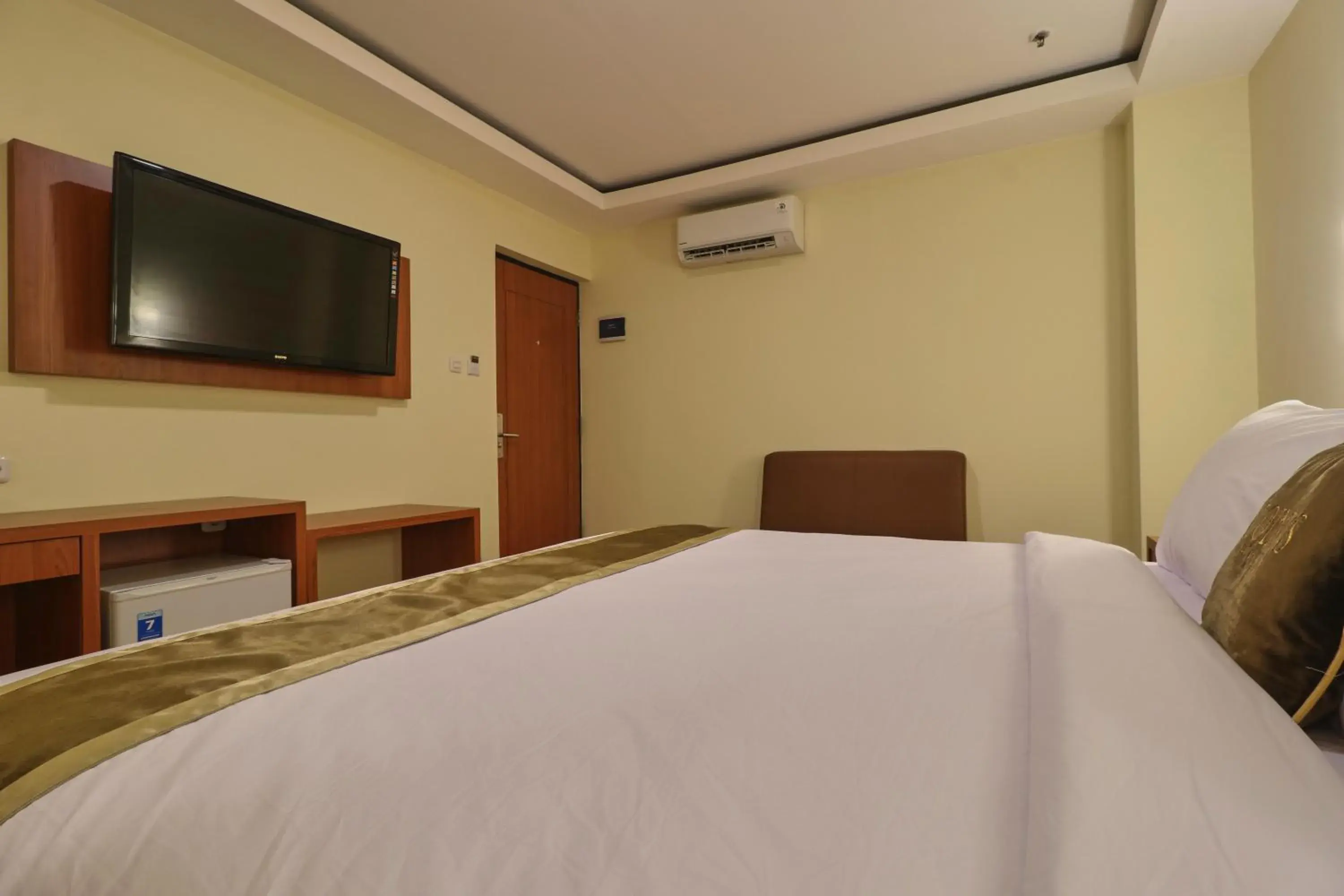 Bed in Coins Hotel Jakarta