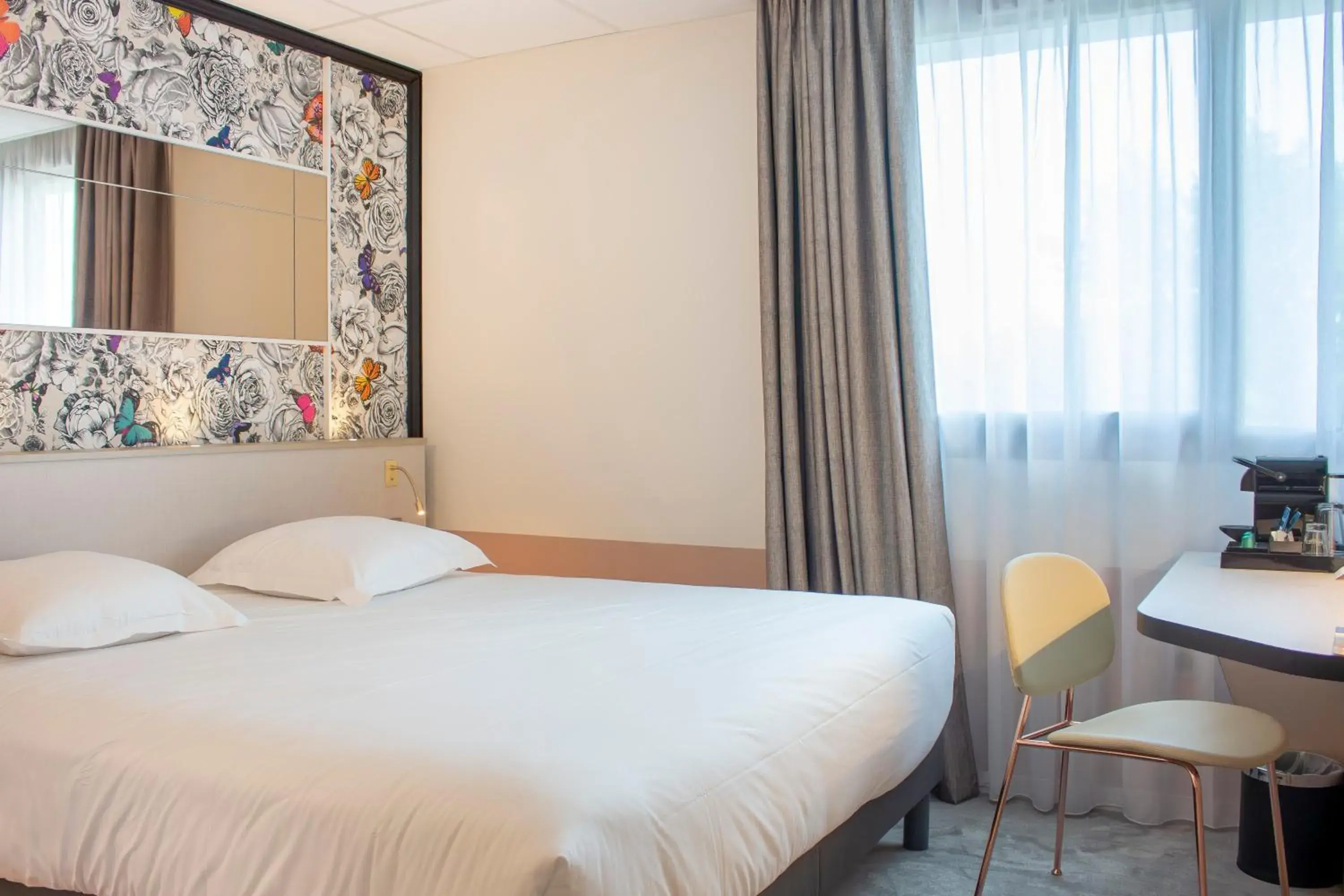 Bed in Brit Hotel Nantes La Beaujoire - L'Amandine