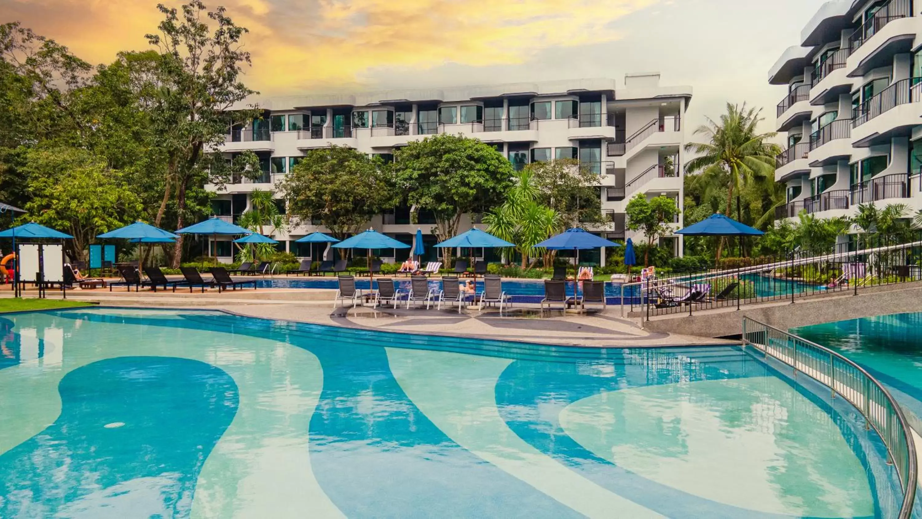 Swimming pool in Holiday Style Ao Nang Beach Resort, Krabi Swimming pool in Holiday Style Ao Nang Beach Resort, Krabi