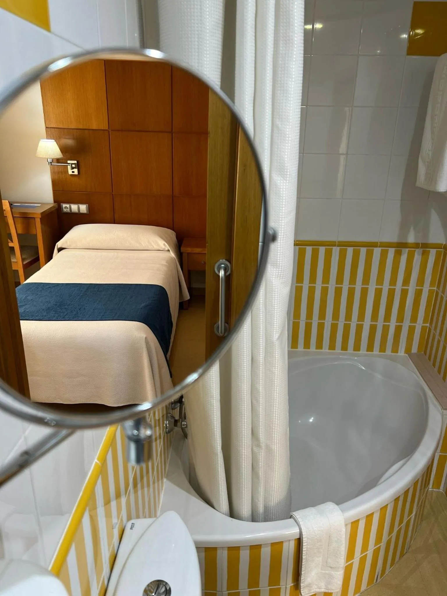 Bed in Hotel Tio Pepe