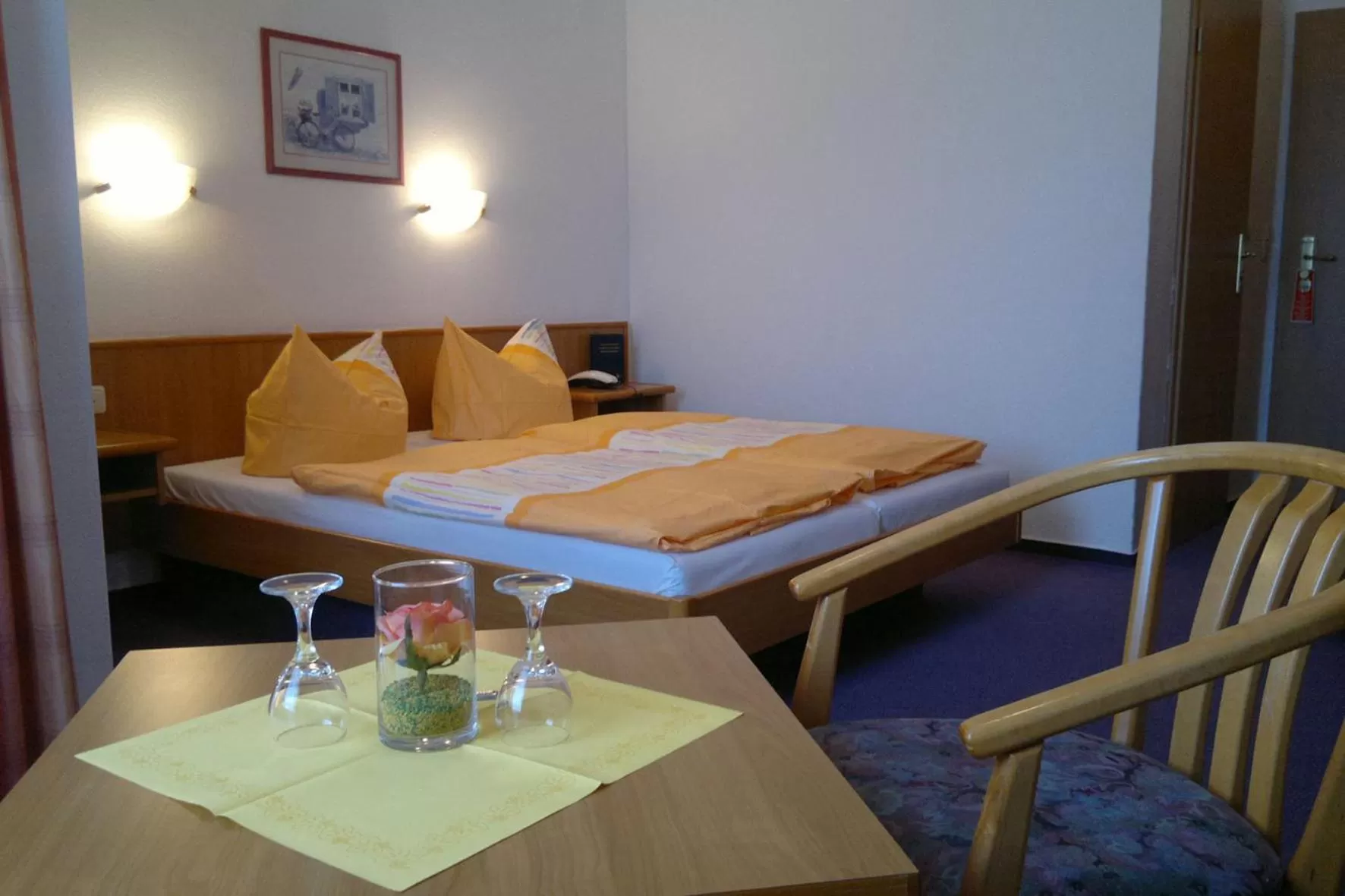 Bed in Hotel Zum Schneekopf "Garni"