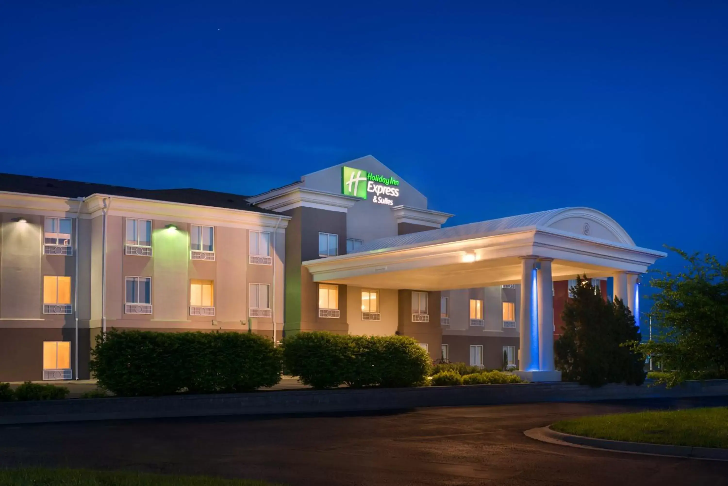 Property Building in Holiday Inn Express Lawrence, an IHG Hotel