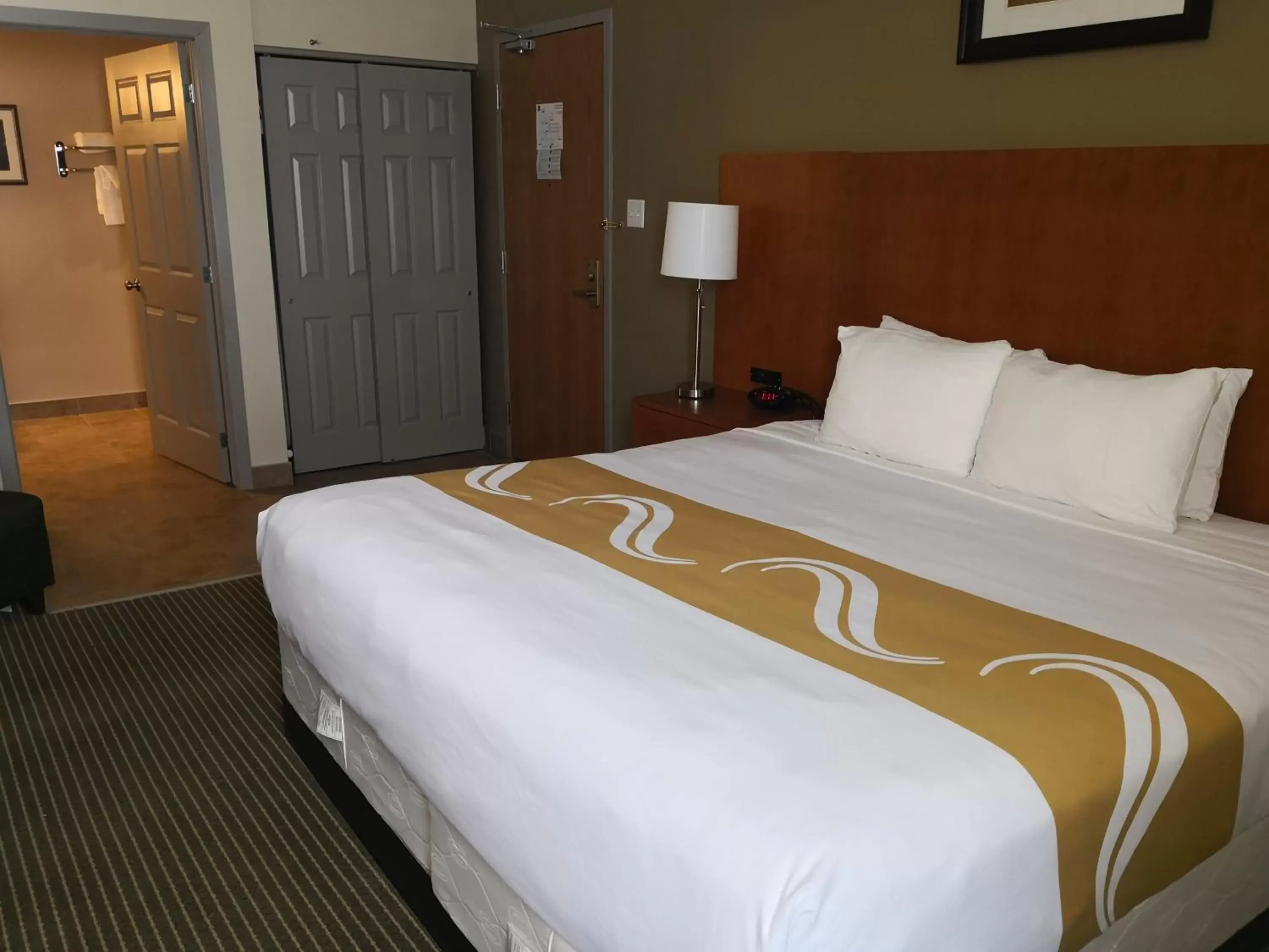 Photo of the whole room, Bed in Quality Inn & Suites Hawkesbury
