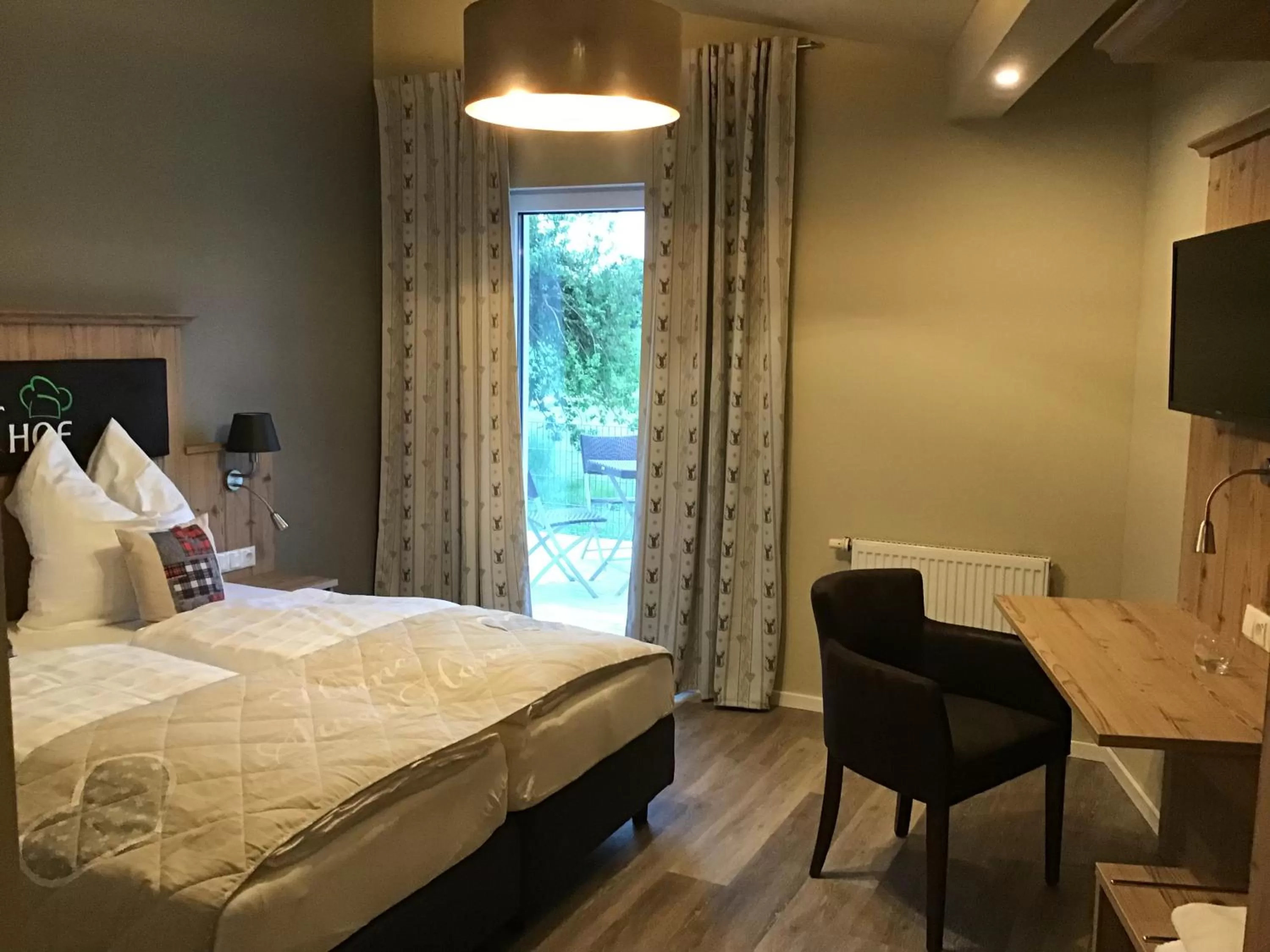 Photo of the whole room, Bed in Ehringer Hof