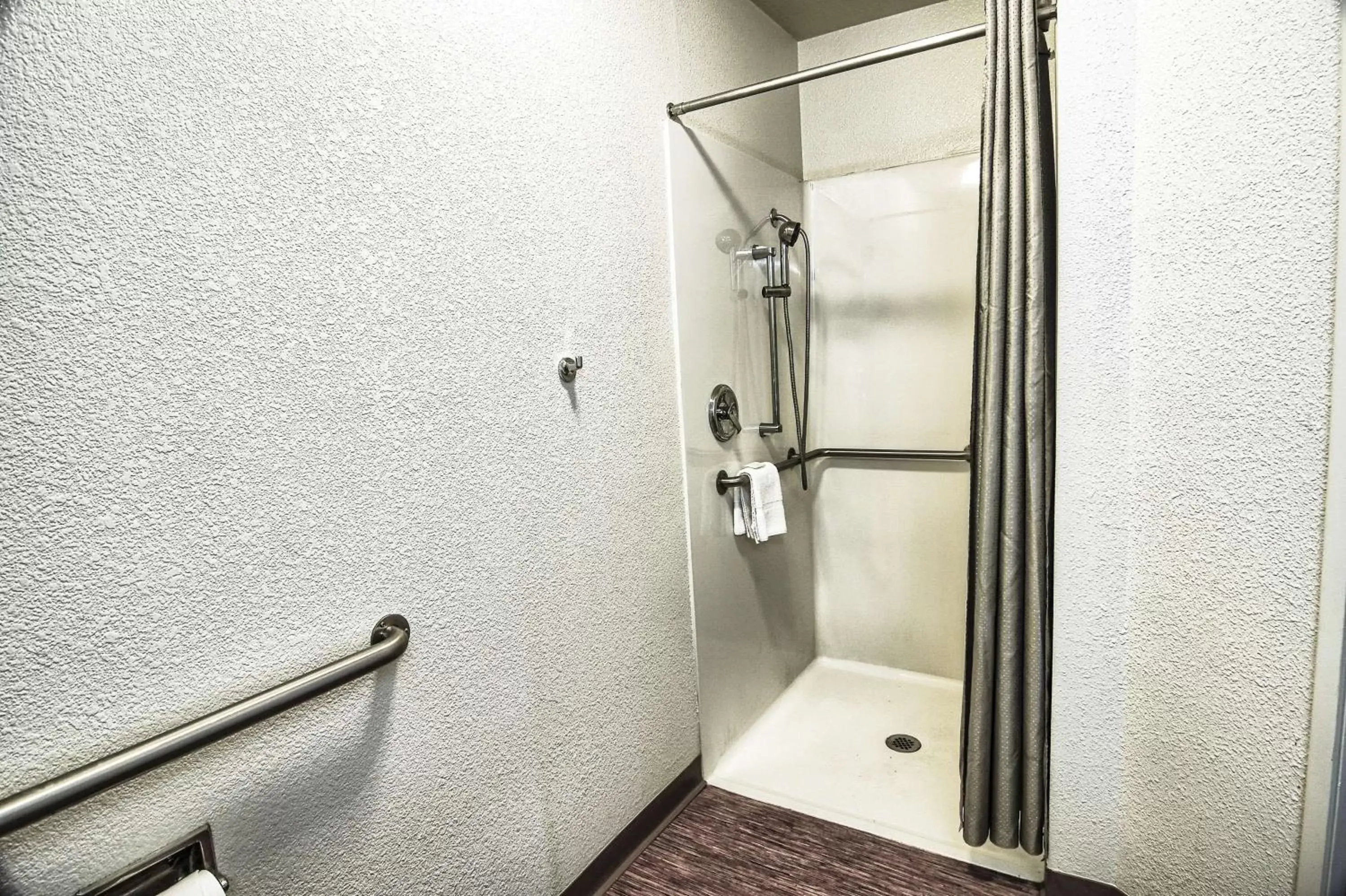 Shower, Bathroom in Motel 6-Coeur D'Alene, ID