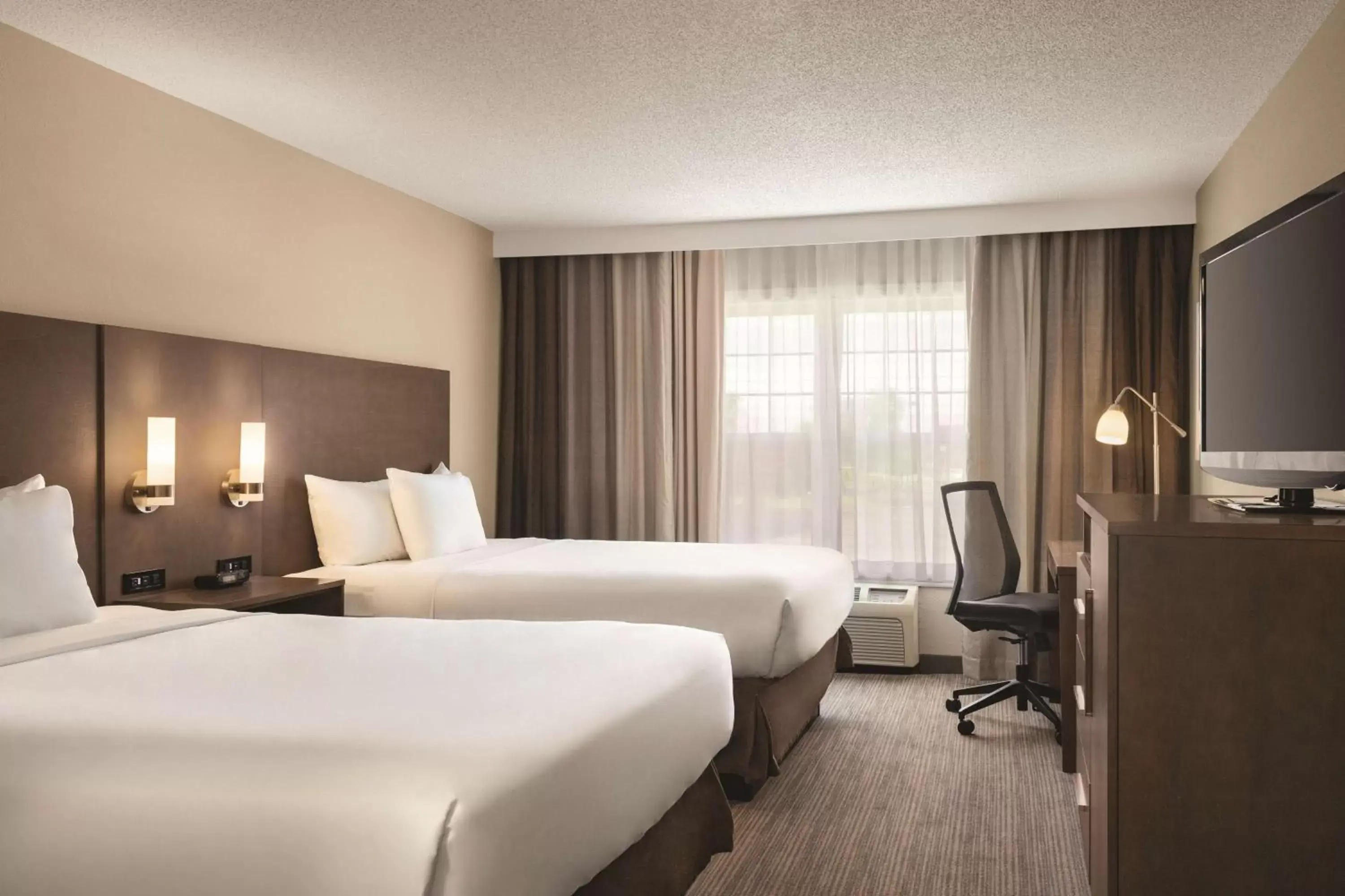 Photo of the whole room, Bed in Country Inn & Suites by Radisson, Buffalo, MN