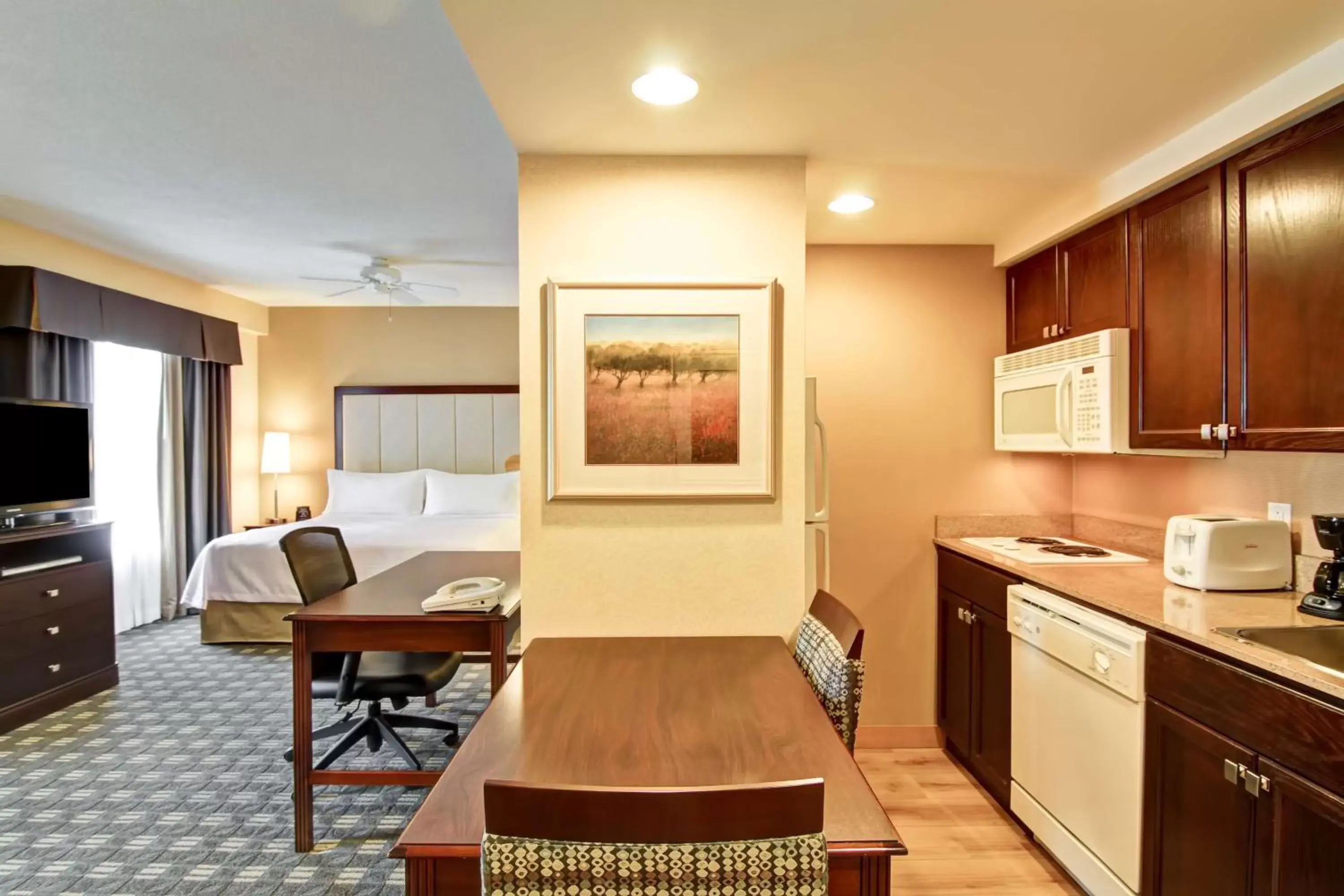 Kitchen or kitchenette, Kitchen/Kitchenette in Homewood Suites by Hilton Toronto-Mississauga