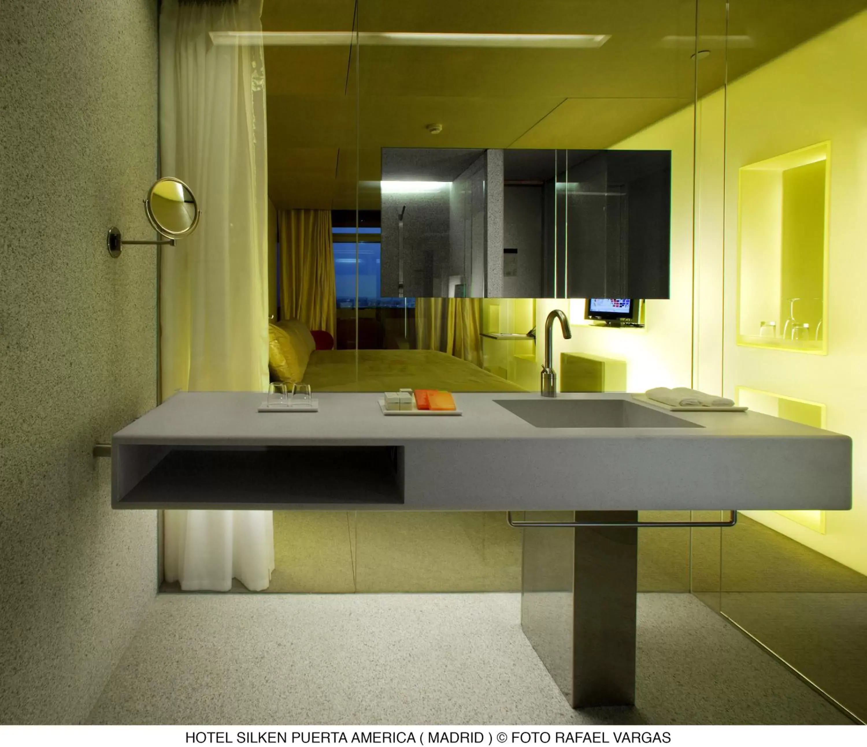 Bathroom in Hotel Puerta America