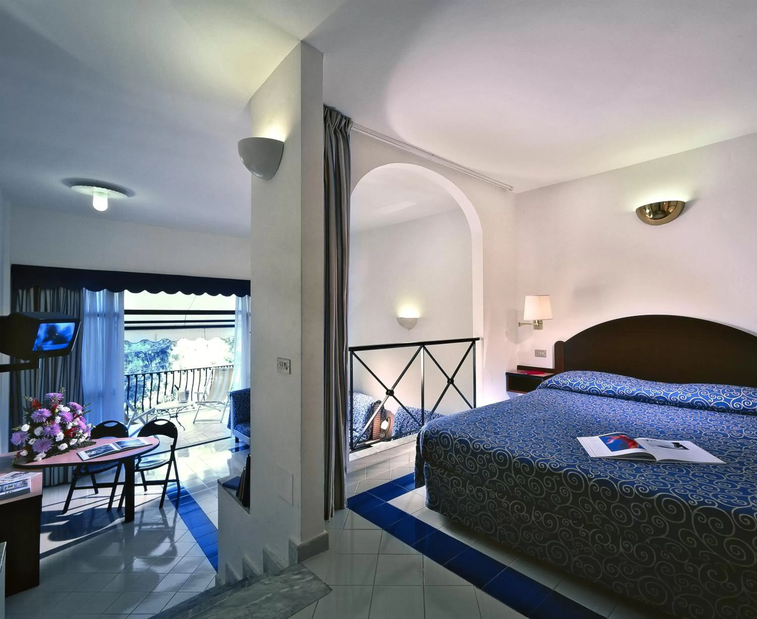 Classic Triple Room inner or hill view in Hotel Royal Positano