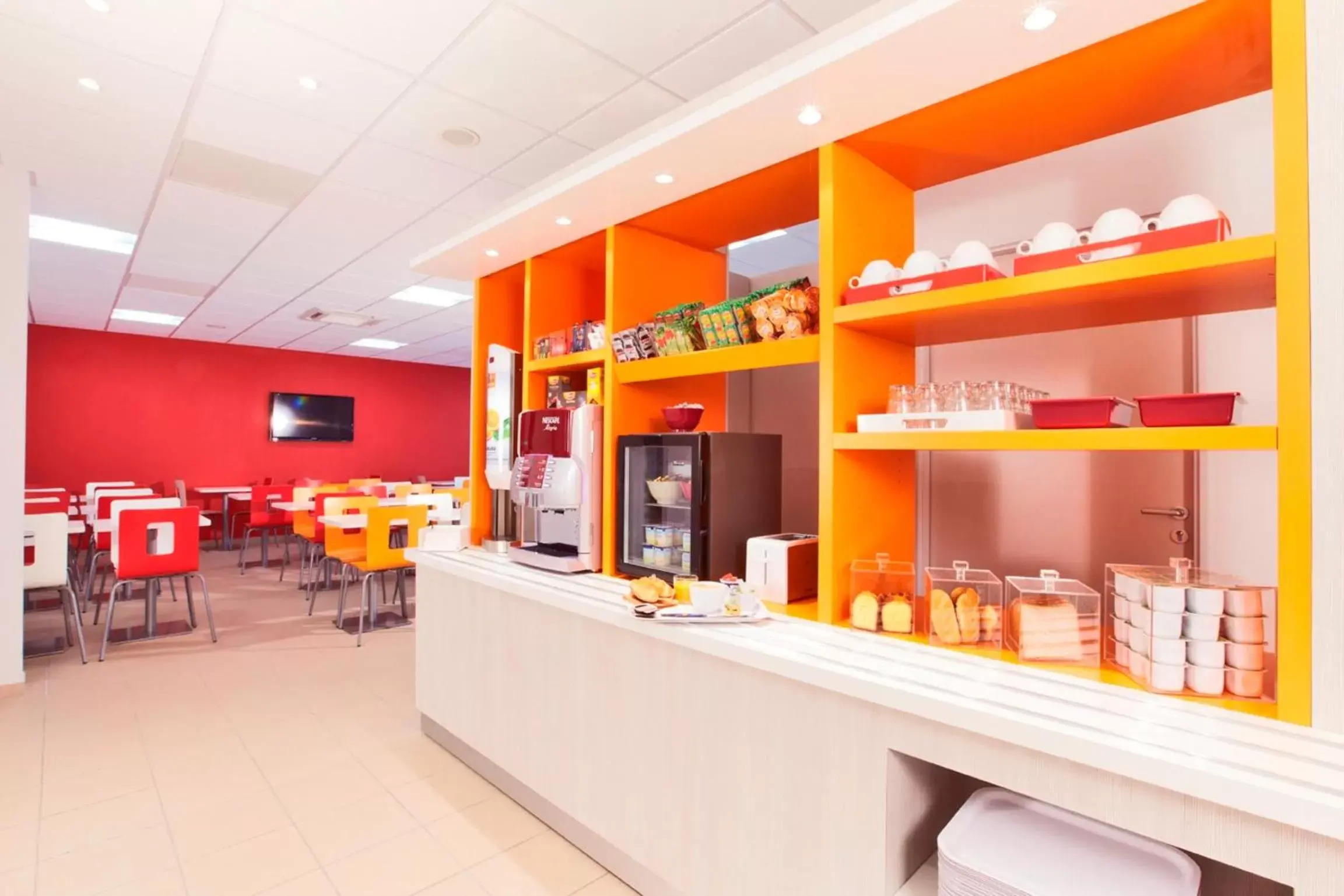 Restaurant/places to eat in Premiere Classe Caen Nord - Mémorial