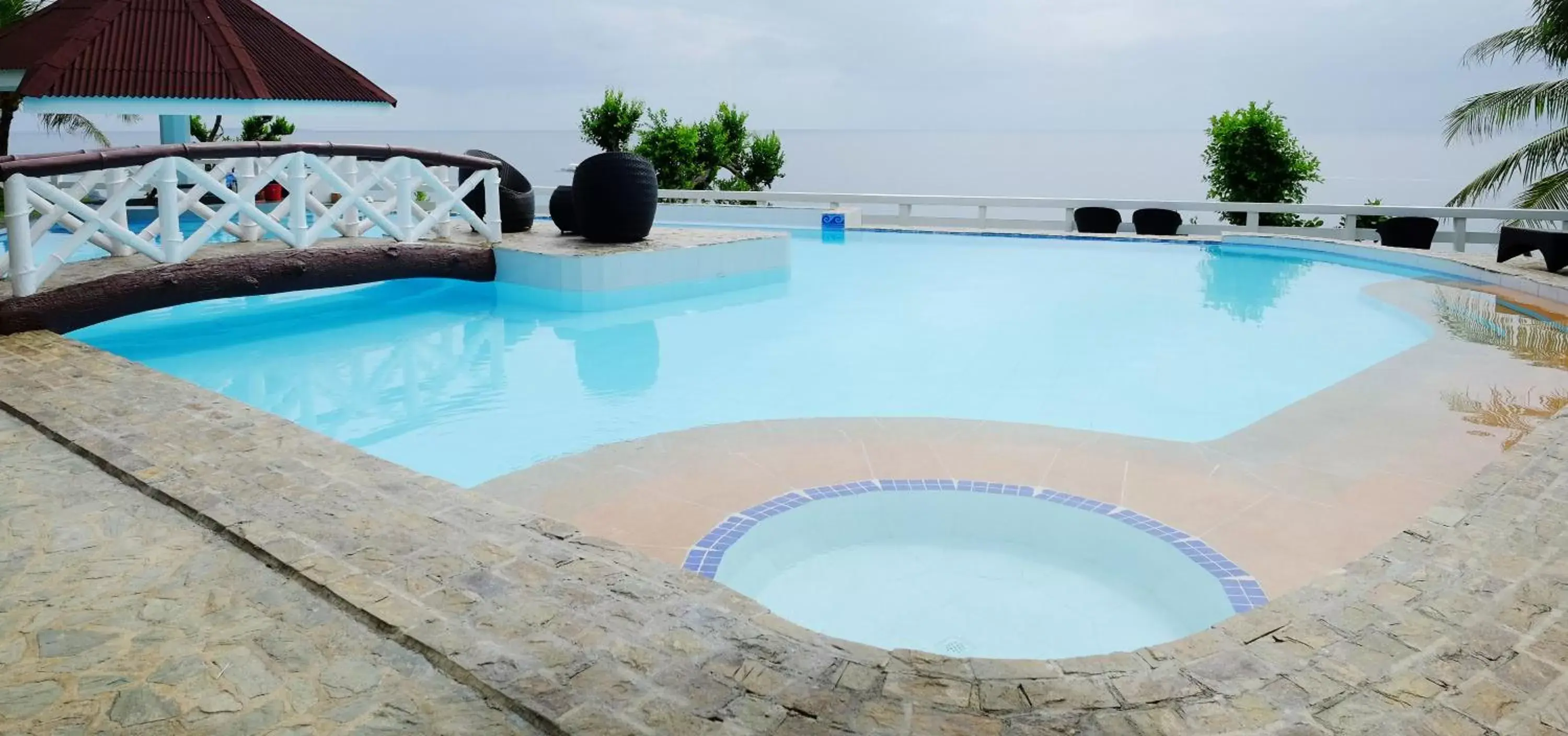 Swimming pool in Cliffside Resort Swimming pool in Cliffside Resort