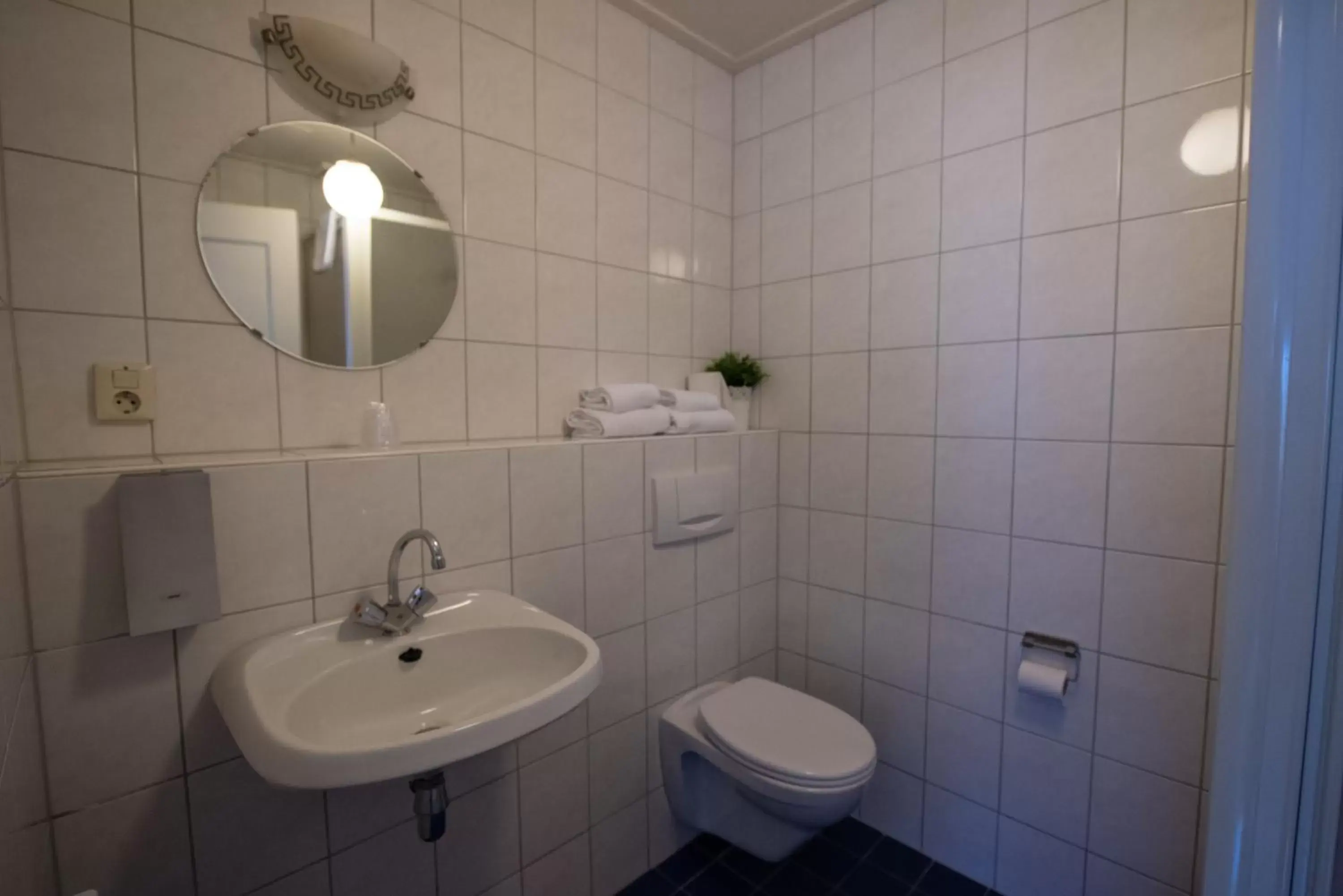 Toilet, Bathroom in Flonk Hotel Groningen Centre, BW Signature Collection voorheen Best Western Hotel Groningen Centre