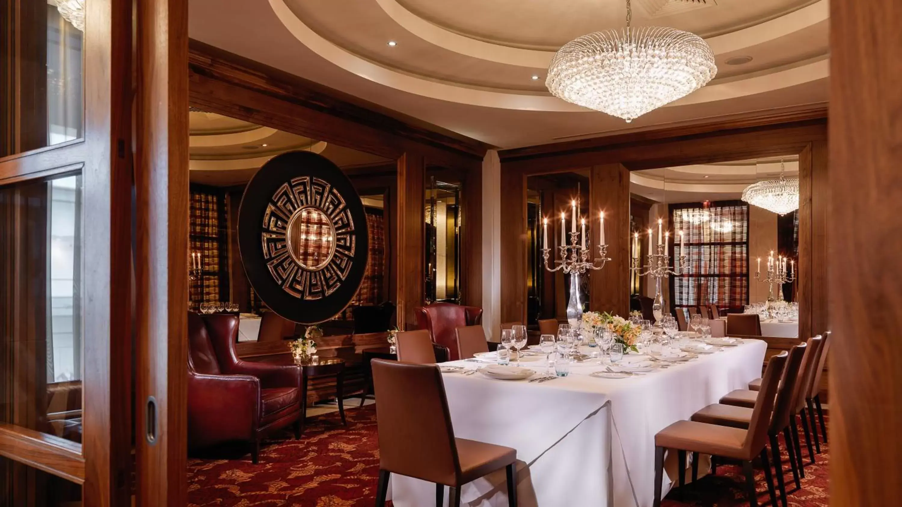Restaurant/Places to Eat in The Savoy Hotel