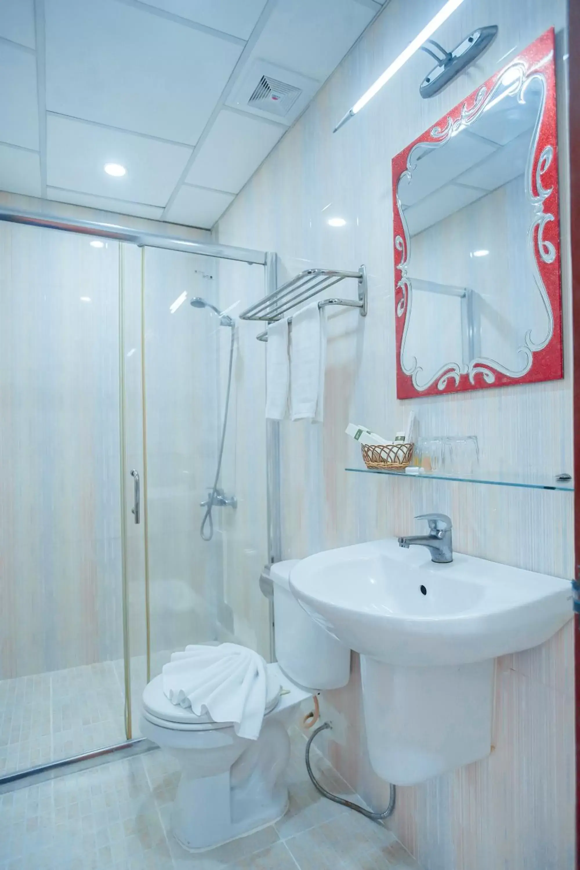 Bathroom in Silver Mounts Hotel