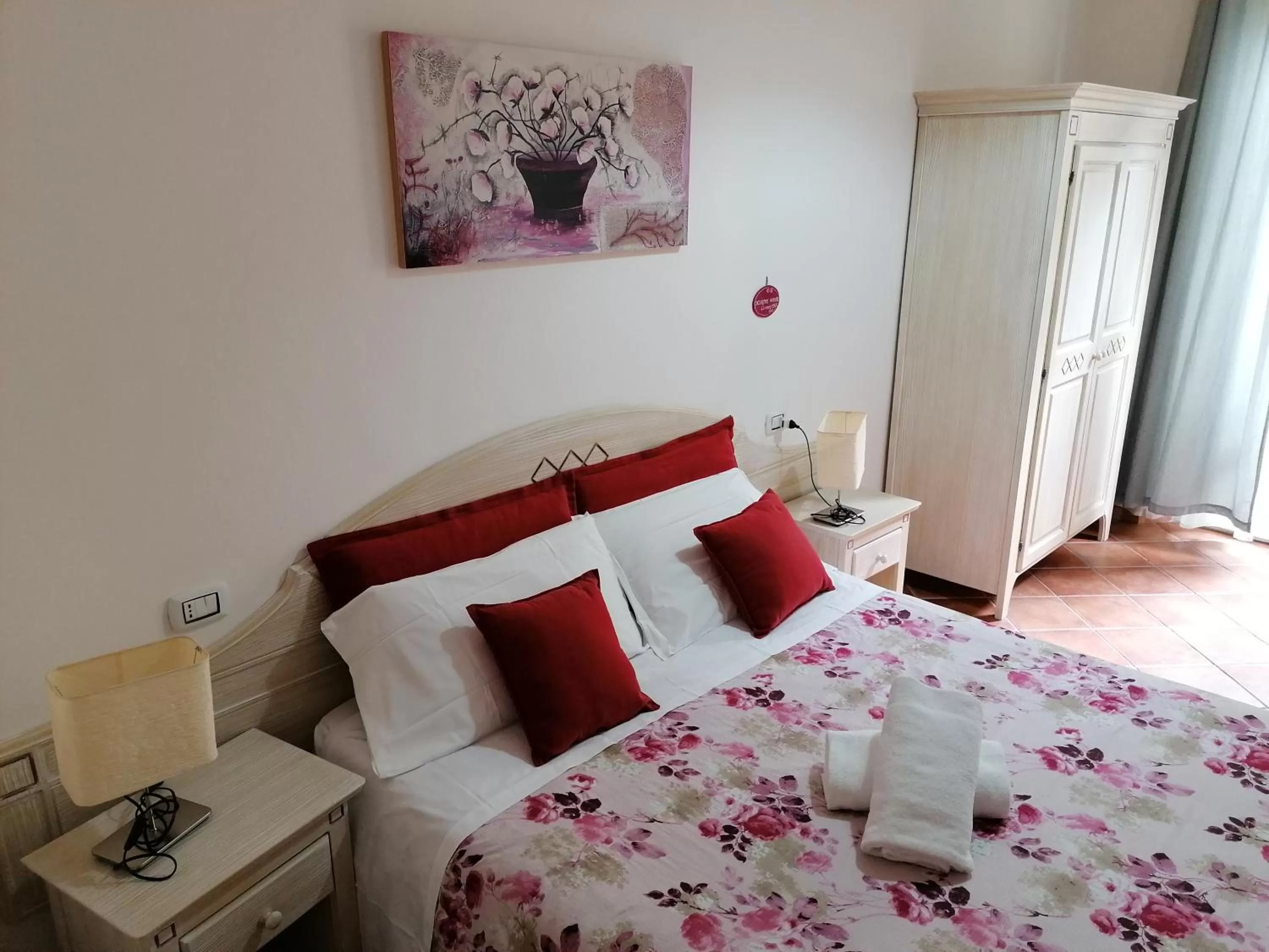 Photo of the whole room, Bed in Cicerone Guest House