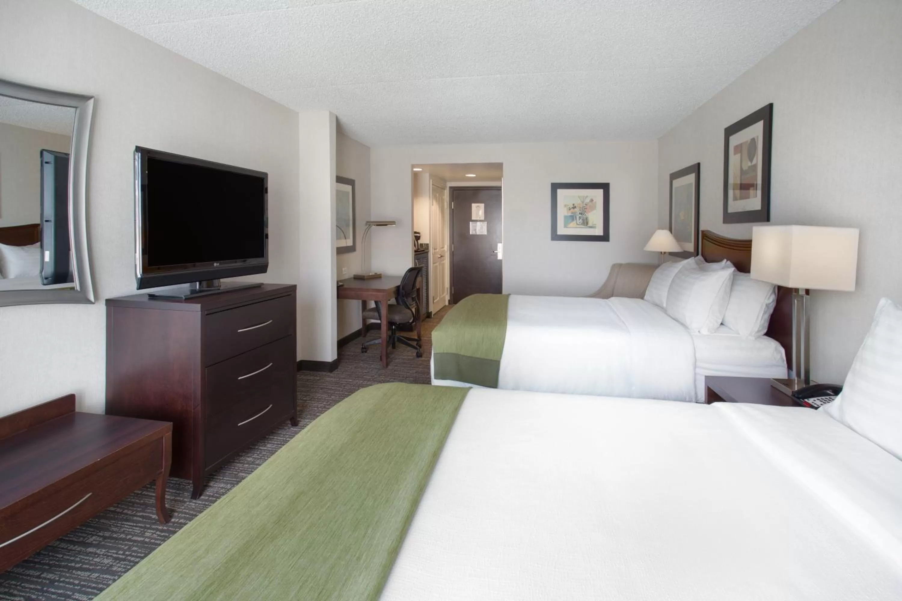 Photo of the whole room, Bed in Holiday Inn Scottsdale North- Airpark by IHG
