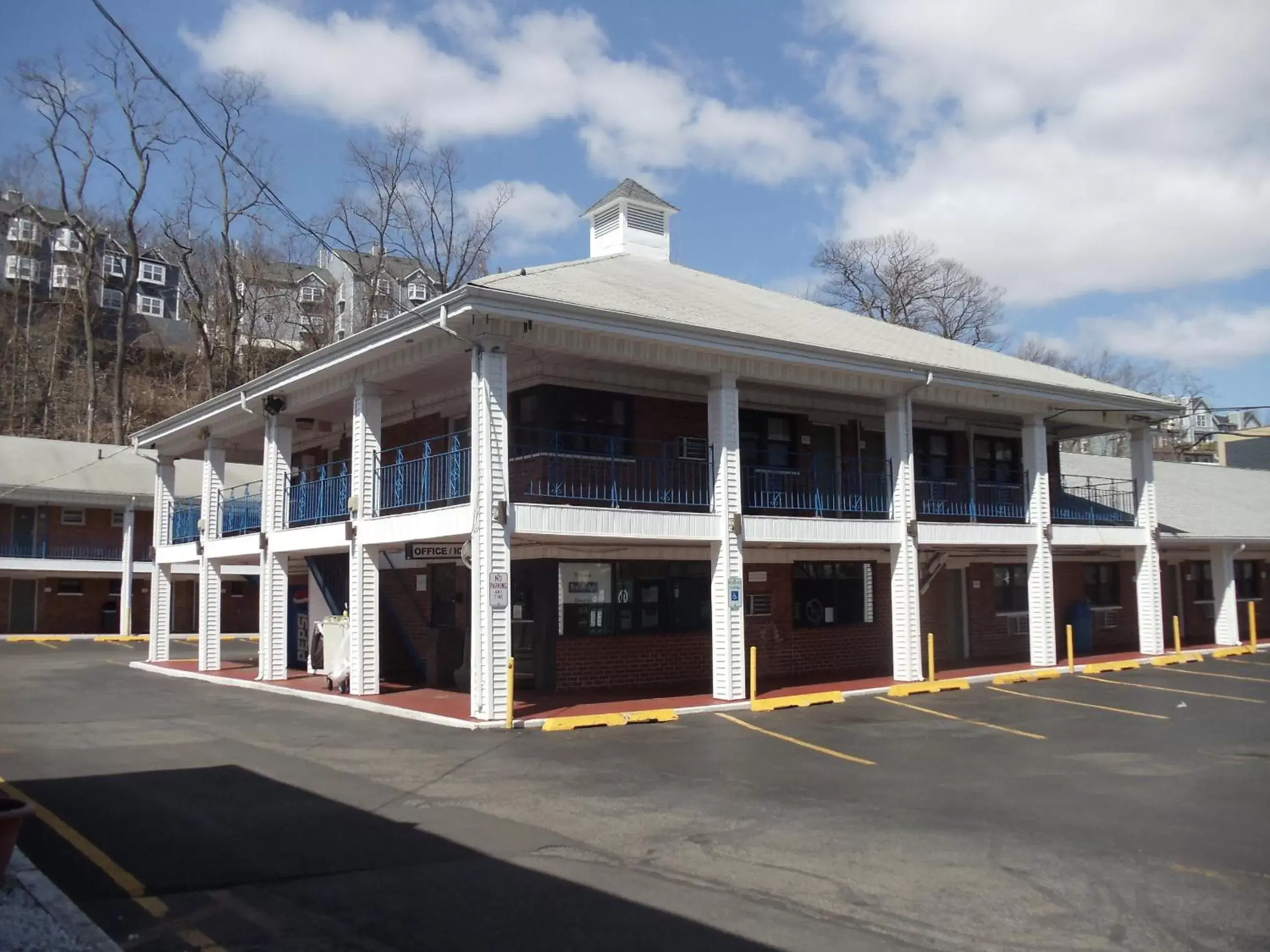 Property building in Days Inn by Wyndham Elmsford Property building in Days Inn by Wyndham Elmsford