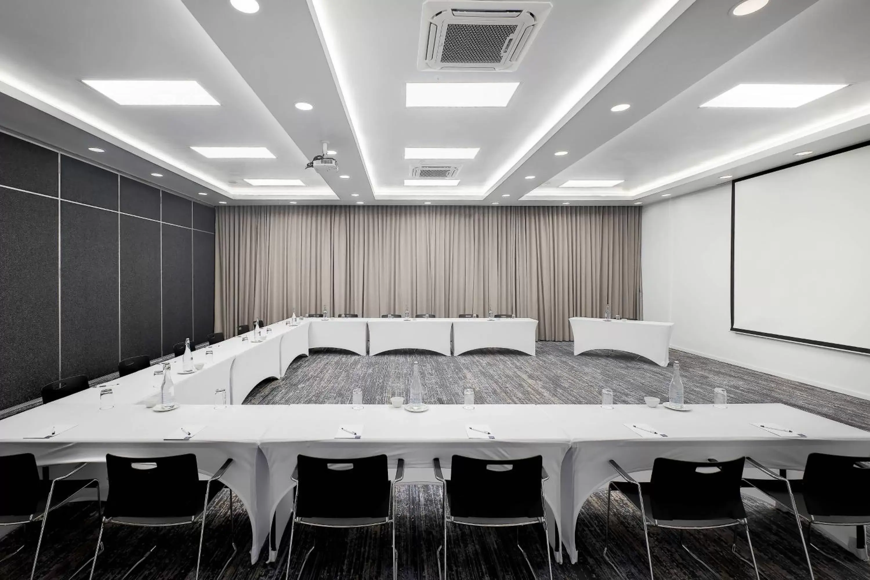 Meeting/conference room in Protea Hotel by Marriott Durban Umhlanga