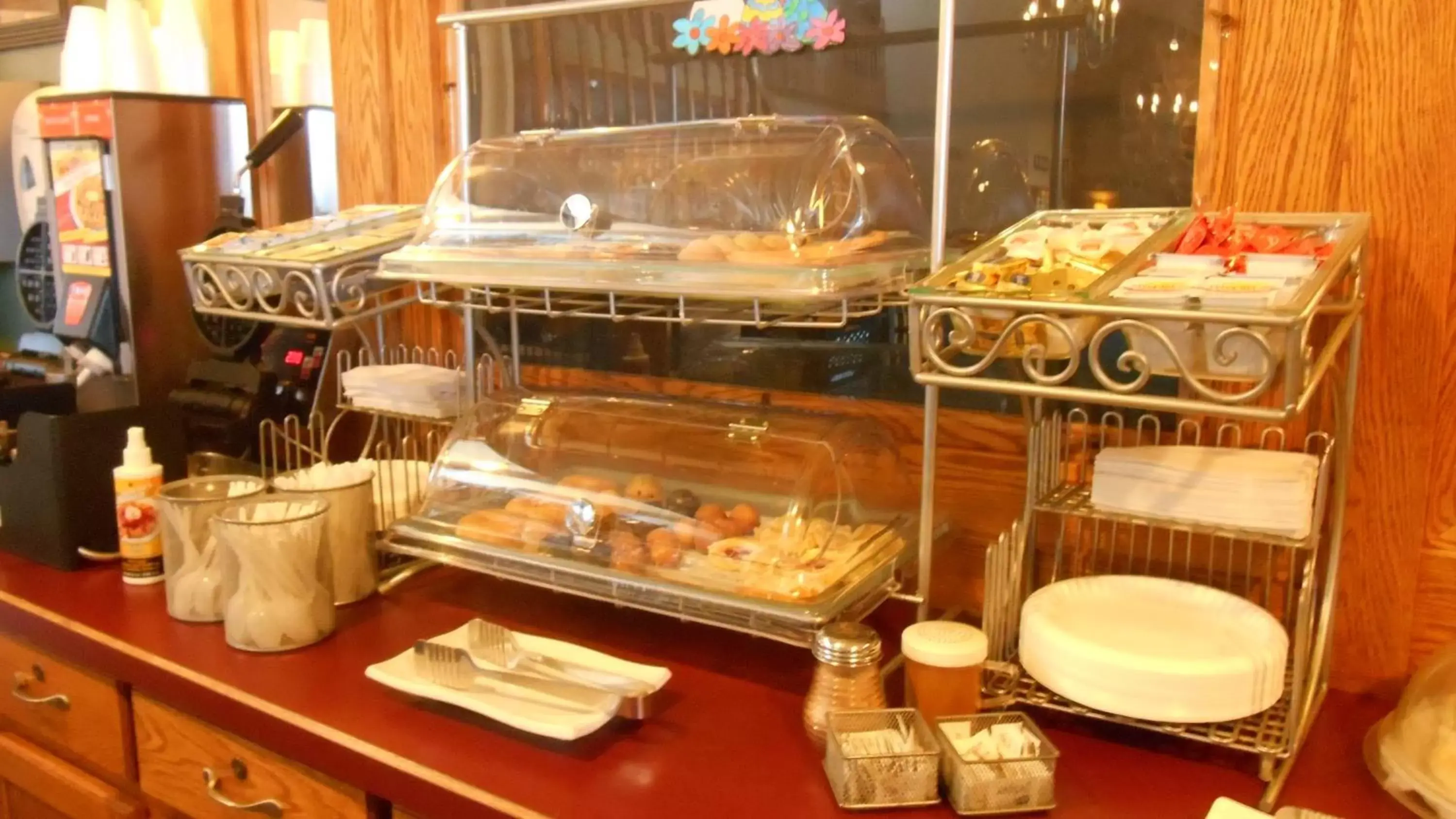 Buffet breakfast in AmericInn by Wyndham Sturgeon Bay Buffet breakfast in AmericInn by Wyndham Sturgeon Bay