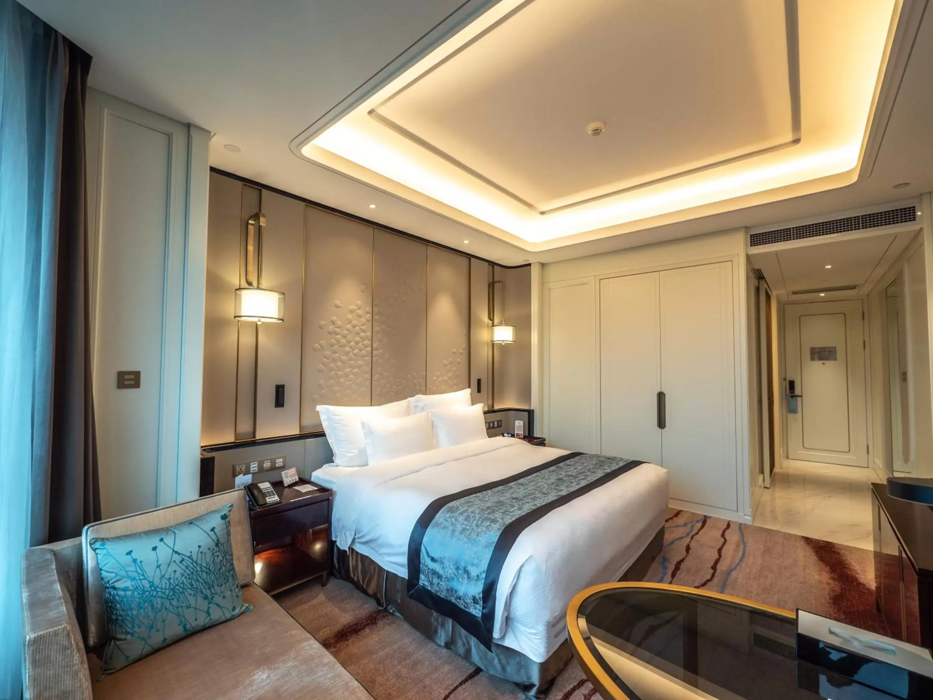 Photo of the whole room, Bed in Wyndham Qingdao