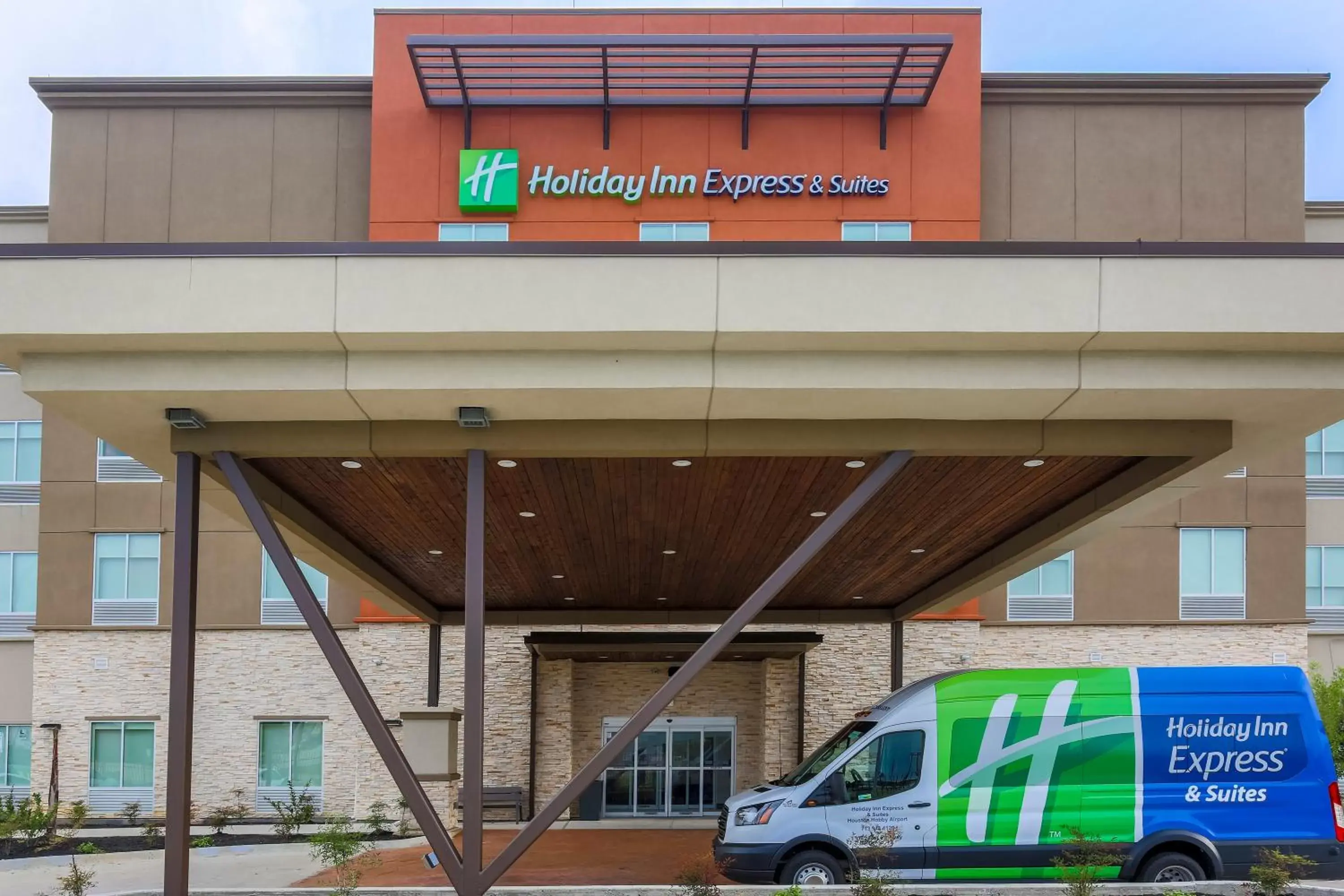 Property building in Holiday Inn Express & Suites Houston - Hobby Airport Area, an IHG Hotel