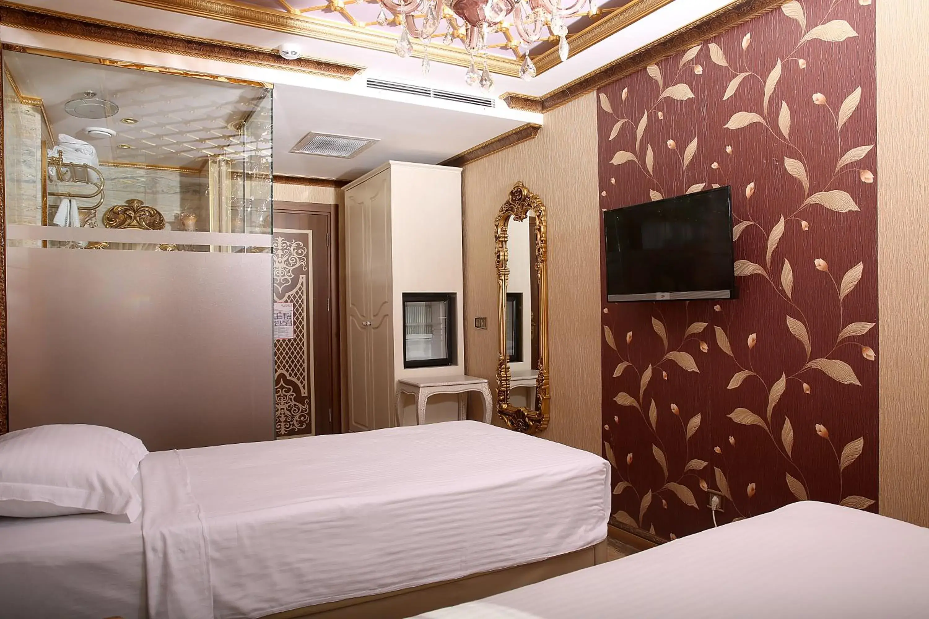 Shower, Bed in Laleli Blue Marmaray Hotel