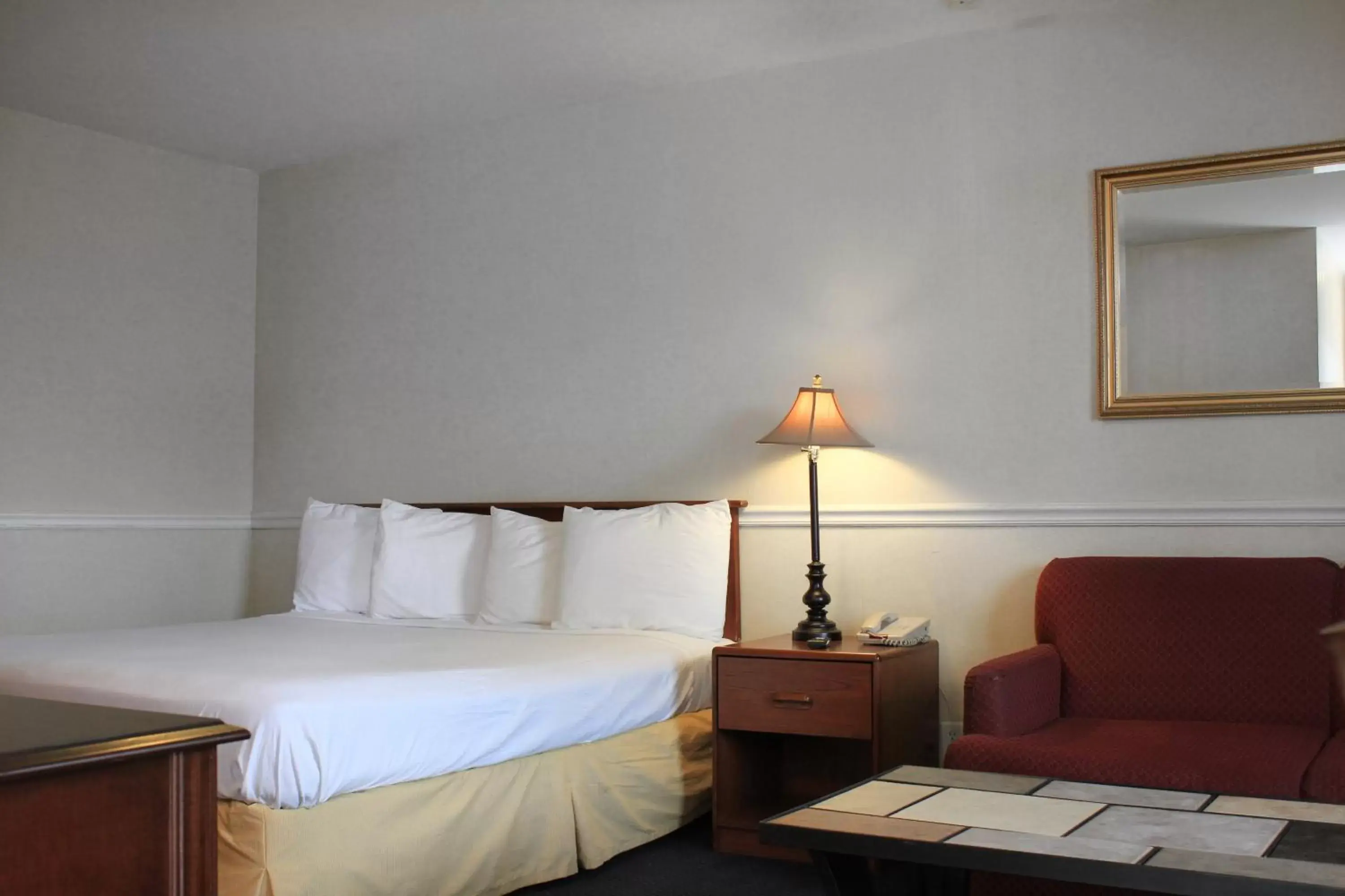 Bed in Alpine Inn & Suites Rockford Bed in Alpine Inn & Suites Rockford