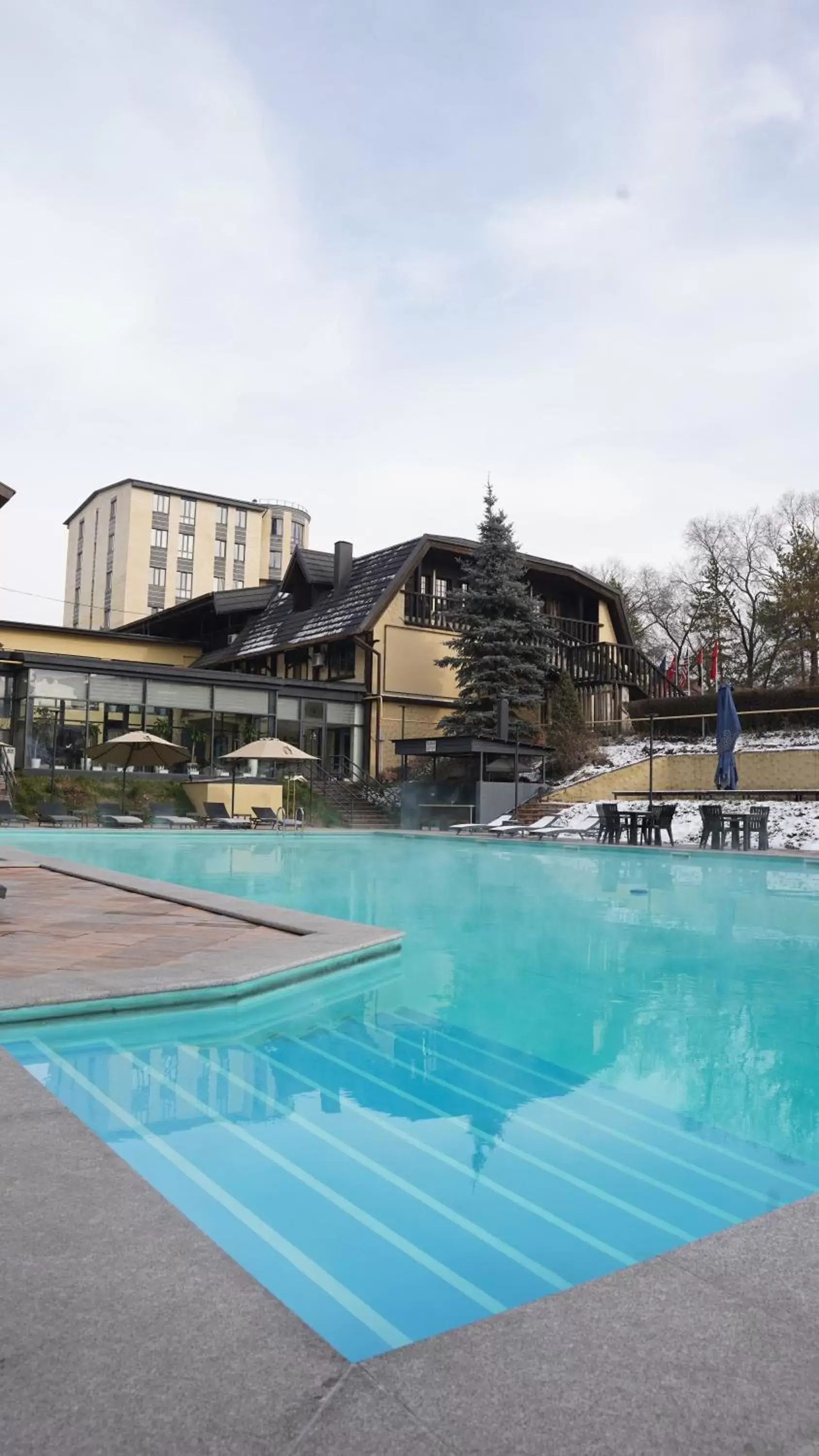 Swimming Pool in Saraishyq Hotel