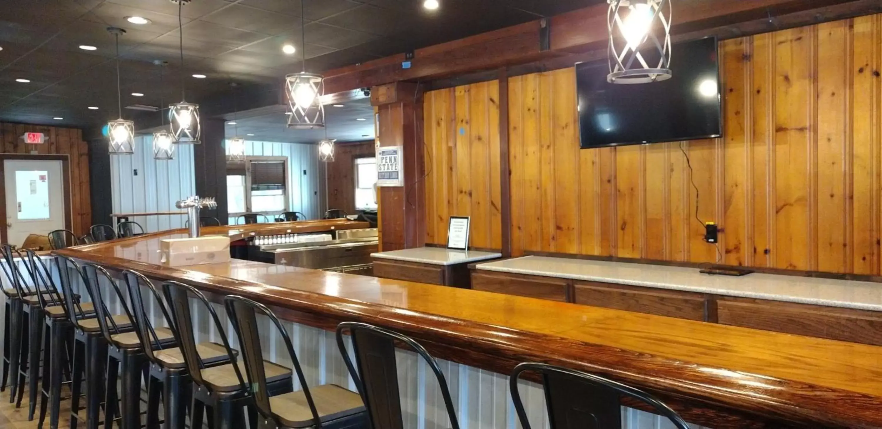 Lounge or bar, Lounge/Bar in Camptel Poconos Lodging