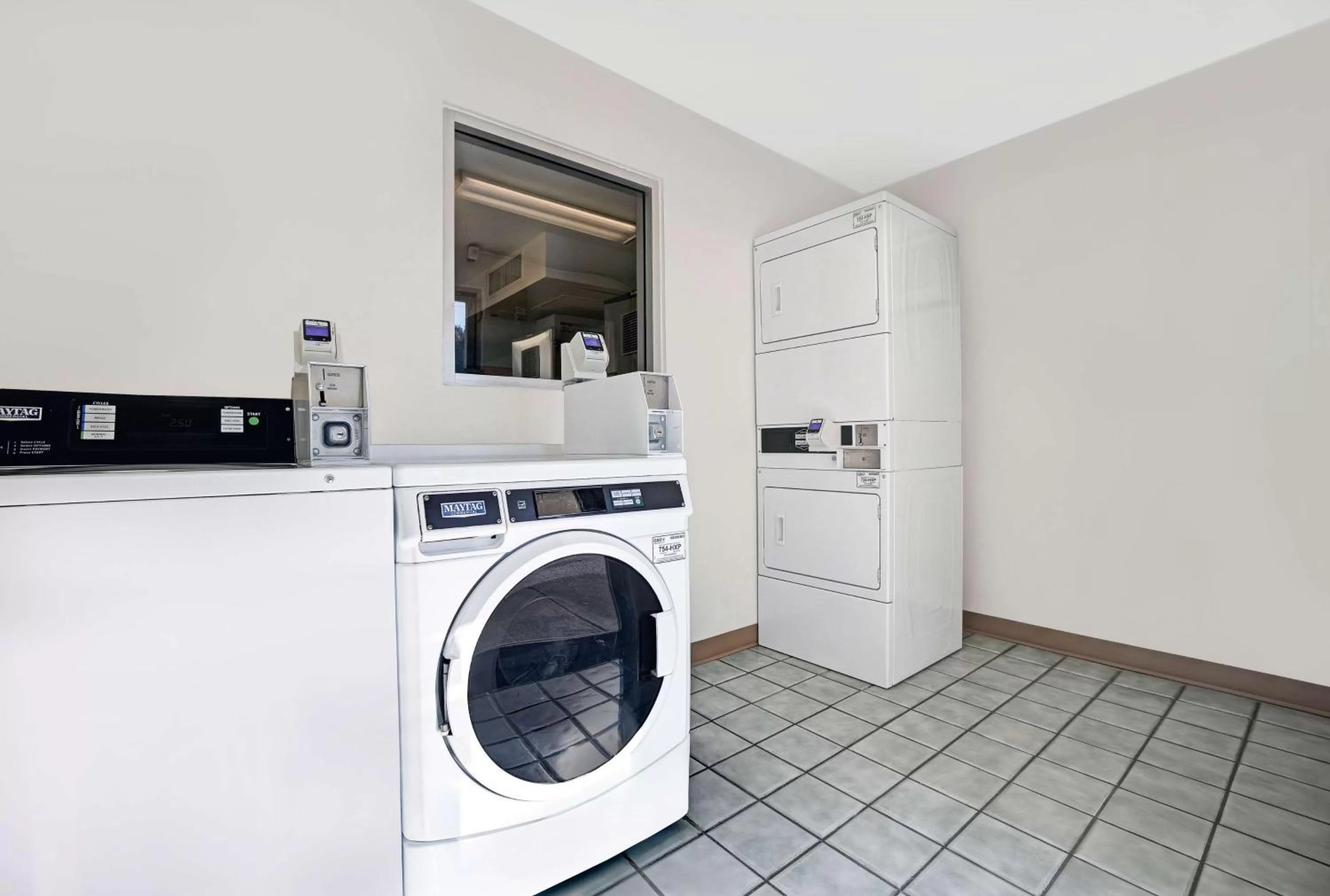 laundry in Motel 6-Troutdale, OR - Portland East