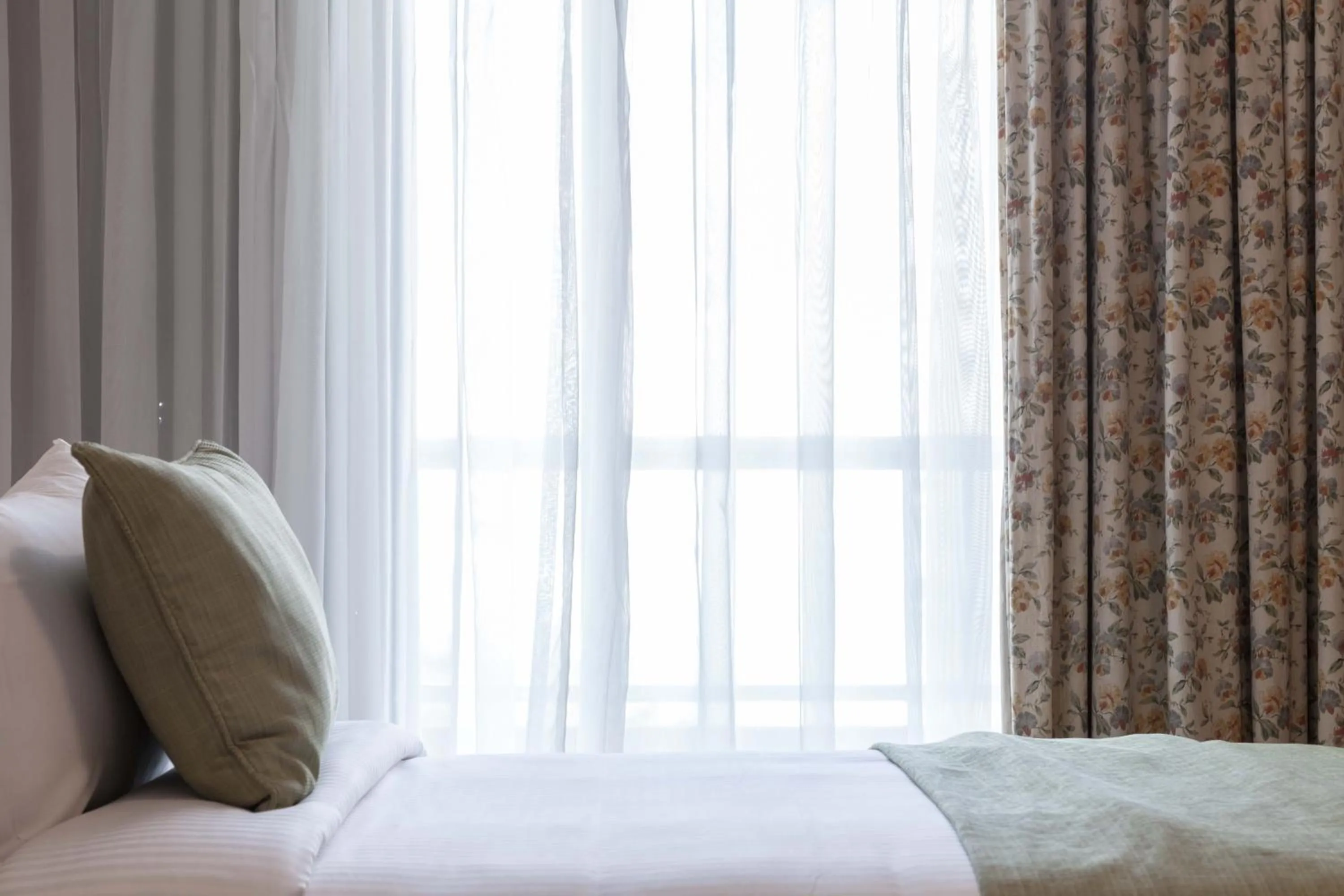 Sunrise, Bed in Lahoya Homes