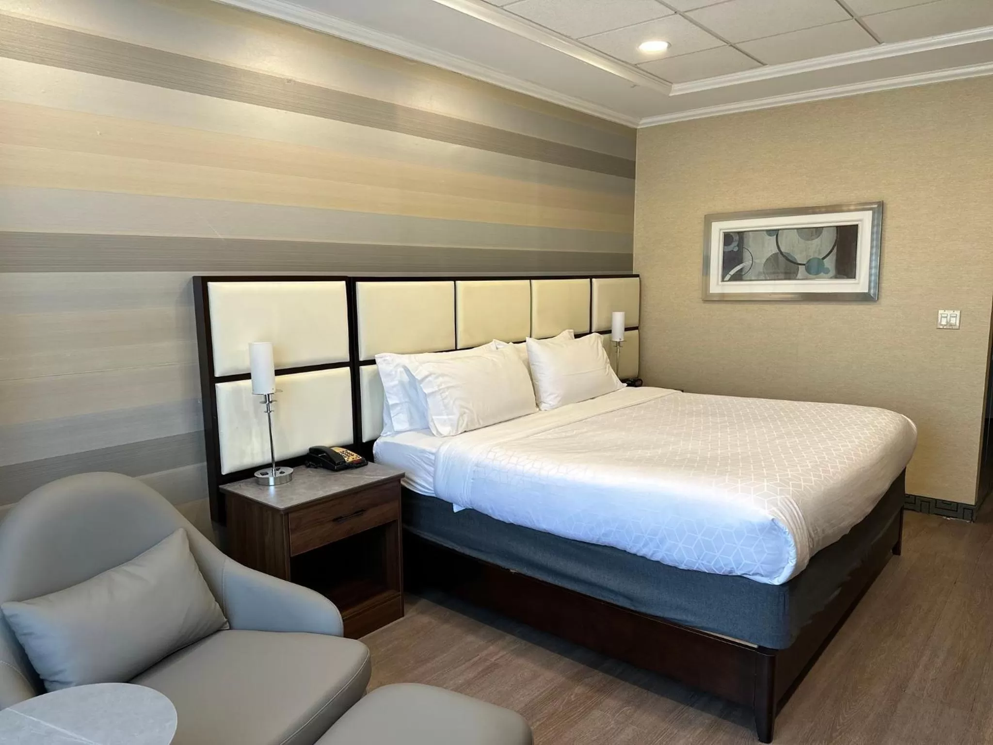 Photo of the whole room, Bed in Holiday Inn Plainview-Long Island by IHG