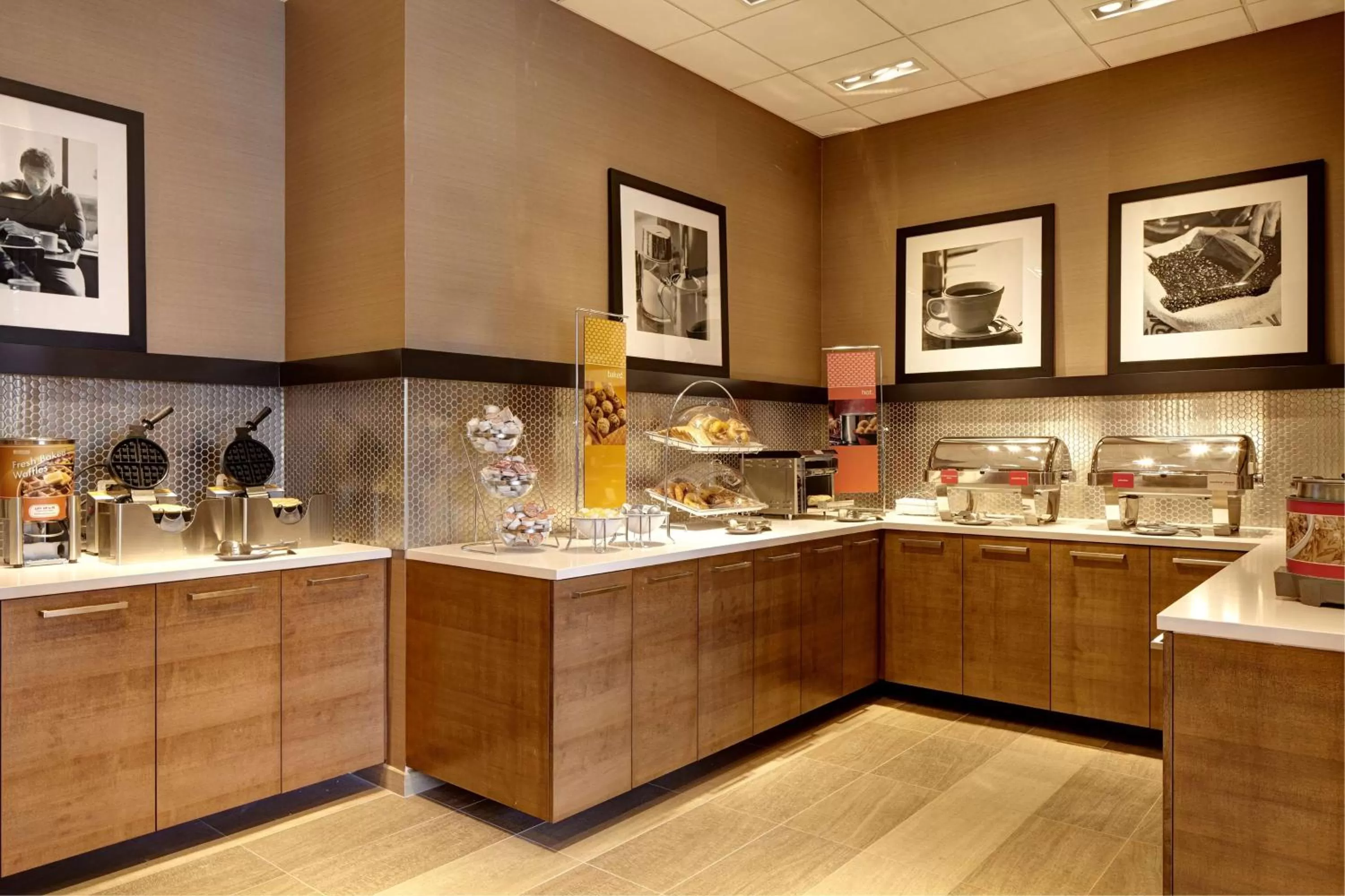 Breakfast in Hampton Inn Brooklyn Downtown