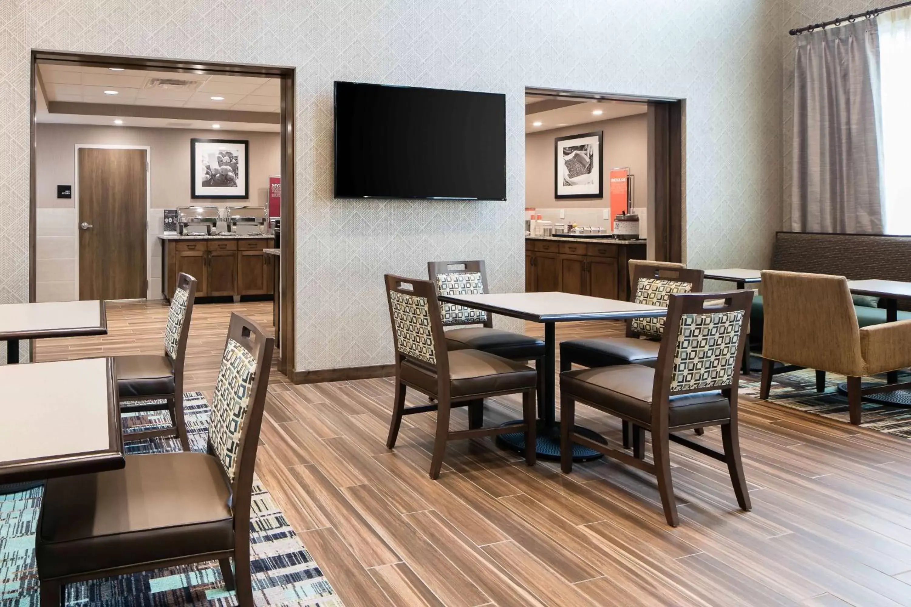 Dining area, Restaurant/Places to Eat in Hampton Inn & Suites-Hudson Wisconsin