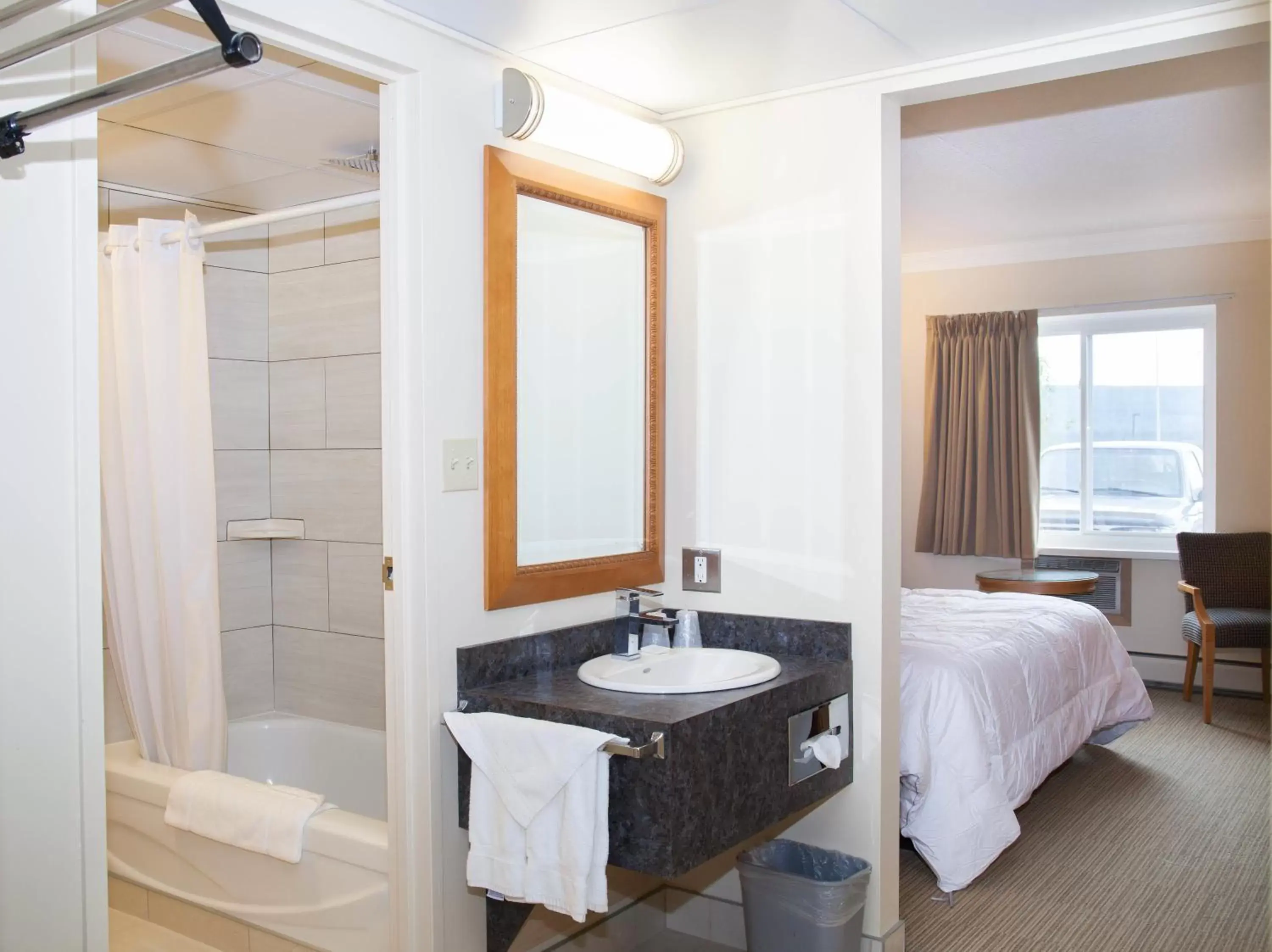 Decorative detail, Bathroom in Twin Pine Inn & Suites