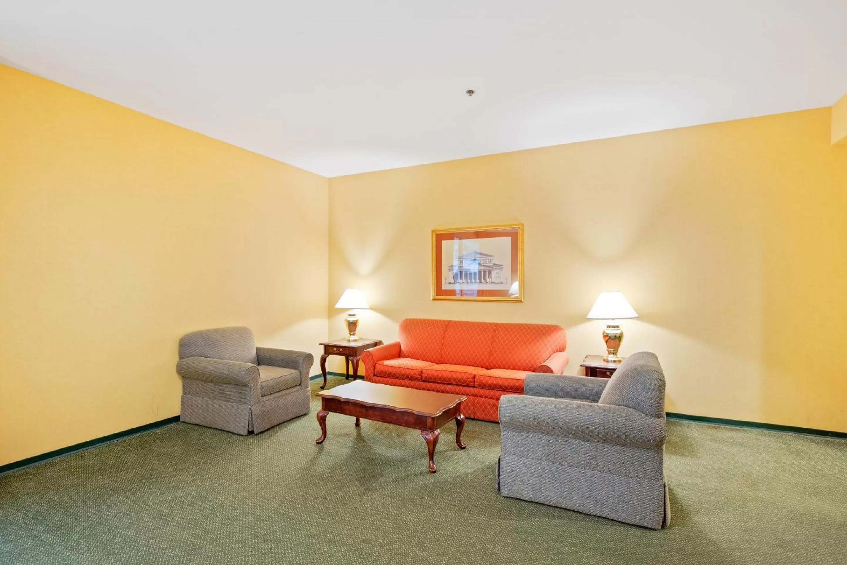 Bedroom, Seating Area in OYO Hotel St Louis Downtown City Center MO