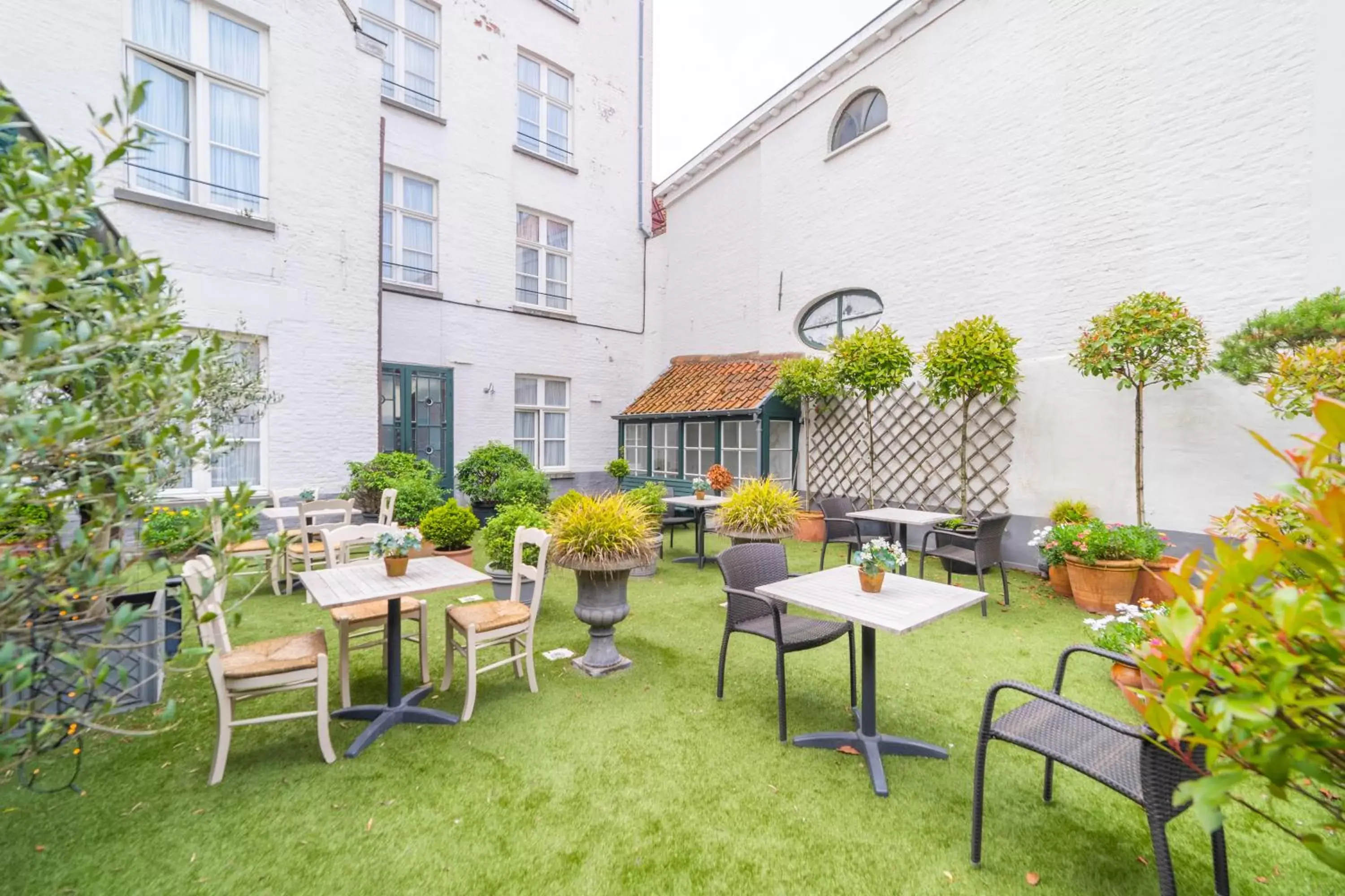 Garden in Hotel Ter Brughe by CW Hotel Collection