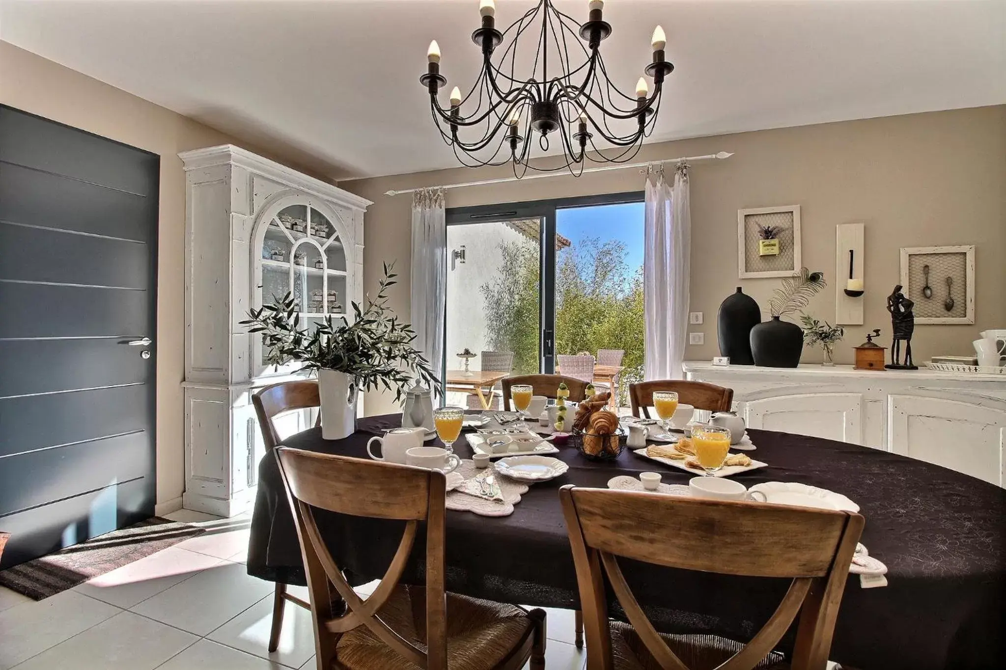 Dining Area in La Villa Aux Oliviers