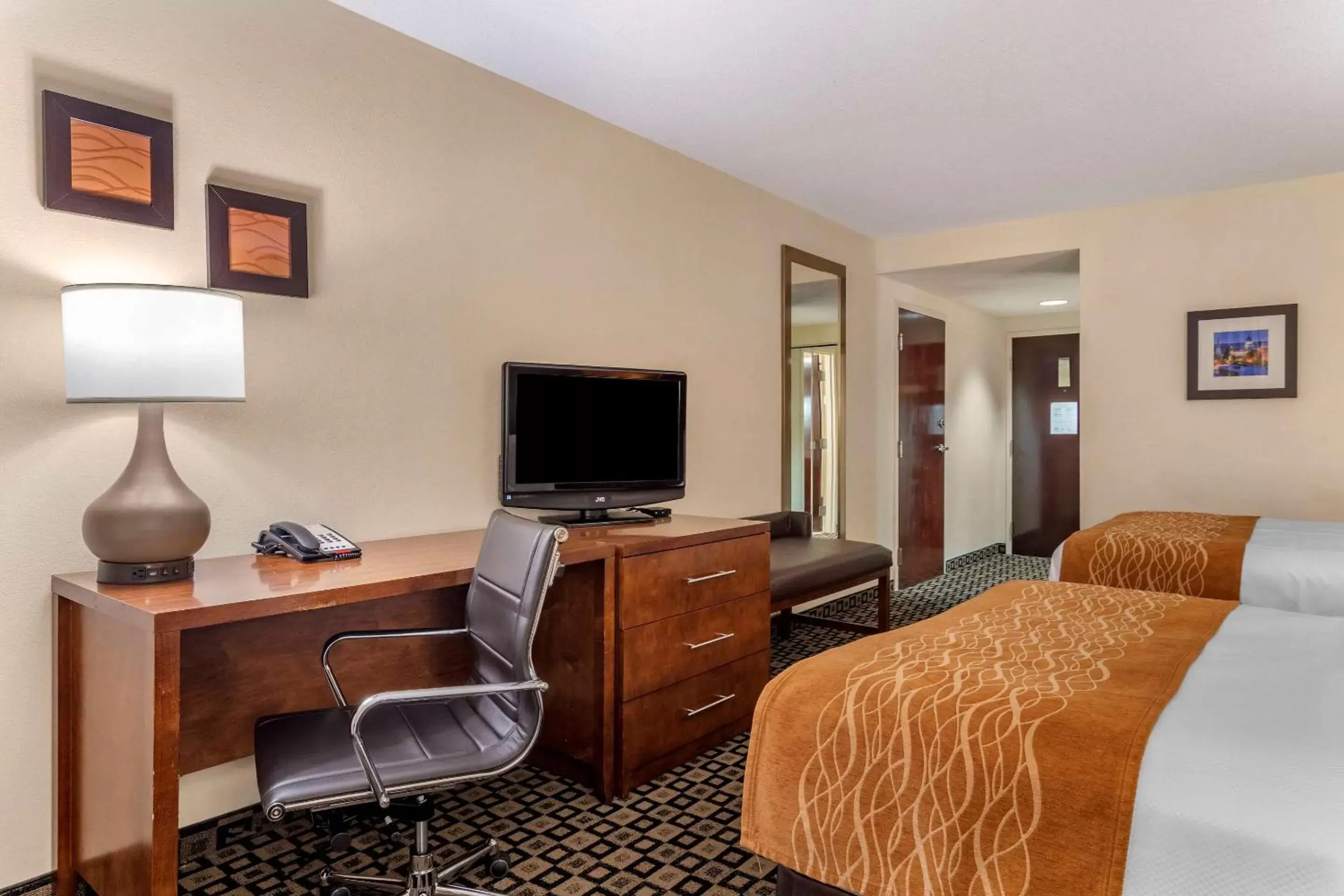 Photo of the whole room, TV/Entertainment Center in Comfort Inn & Suites Athens