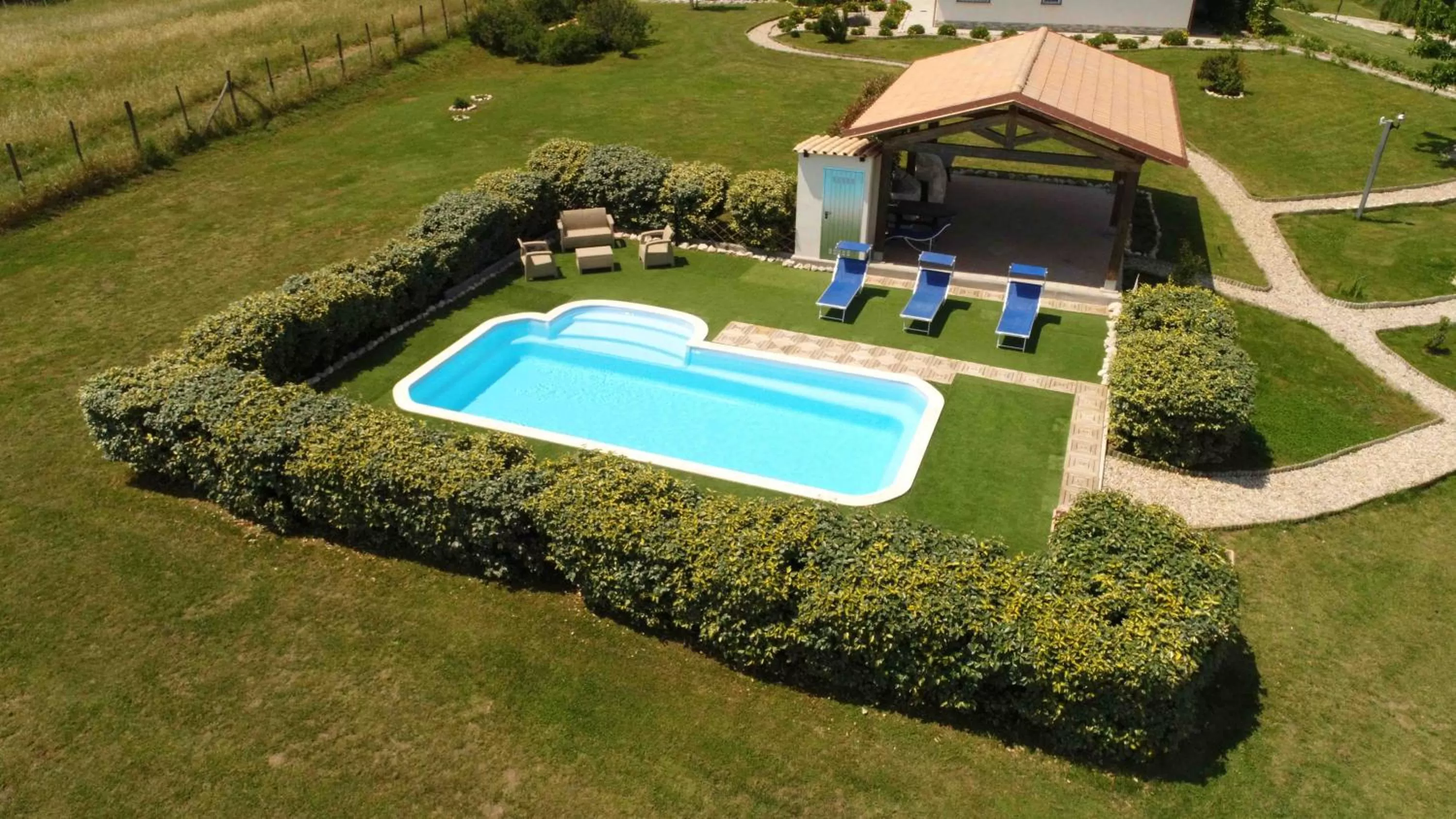Pool view in La collina delle fonti