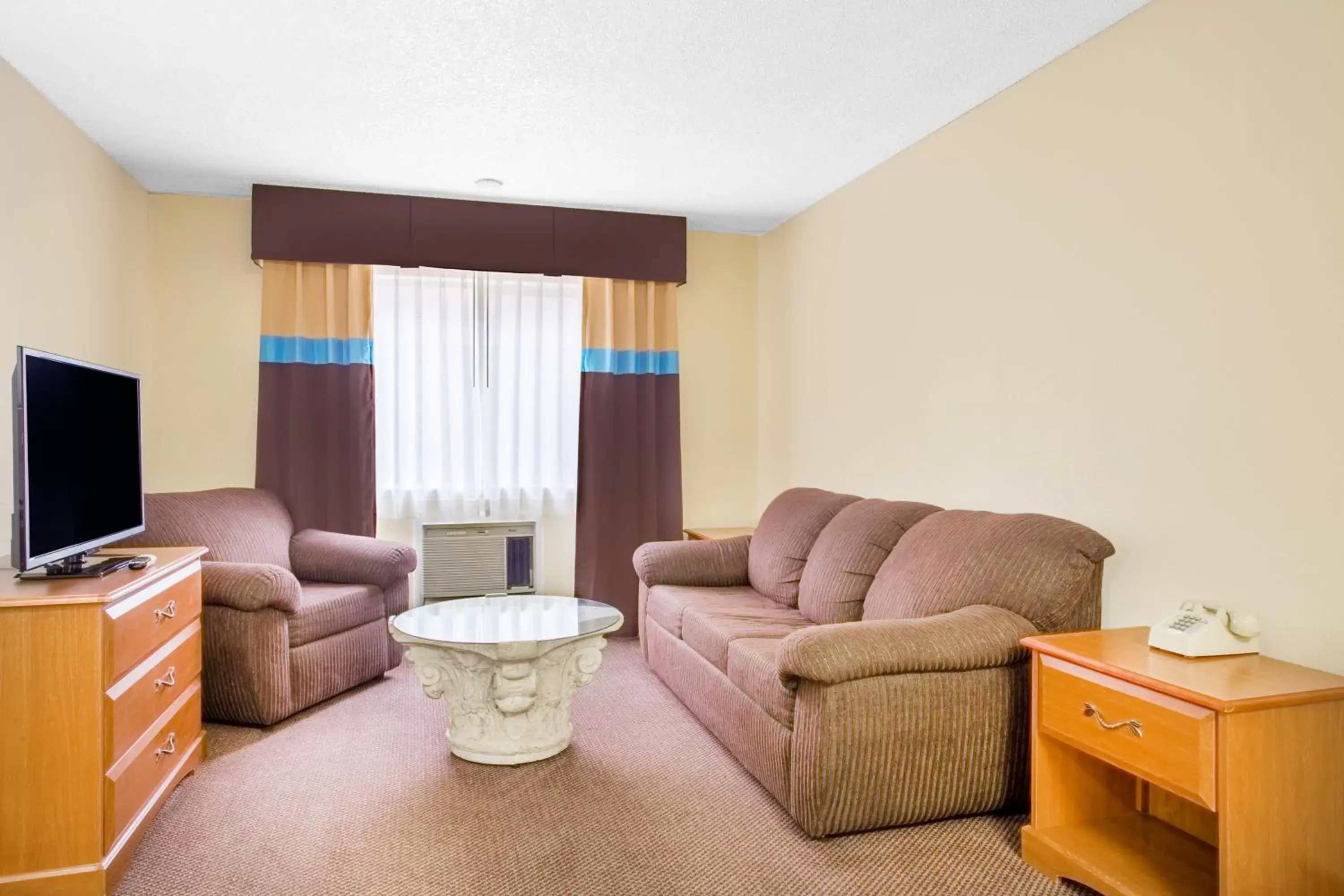 Living room, Seating Area in Days Inn by Wyndham St. George