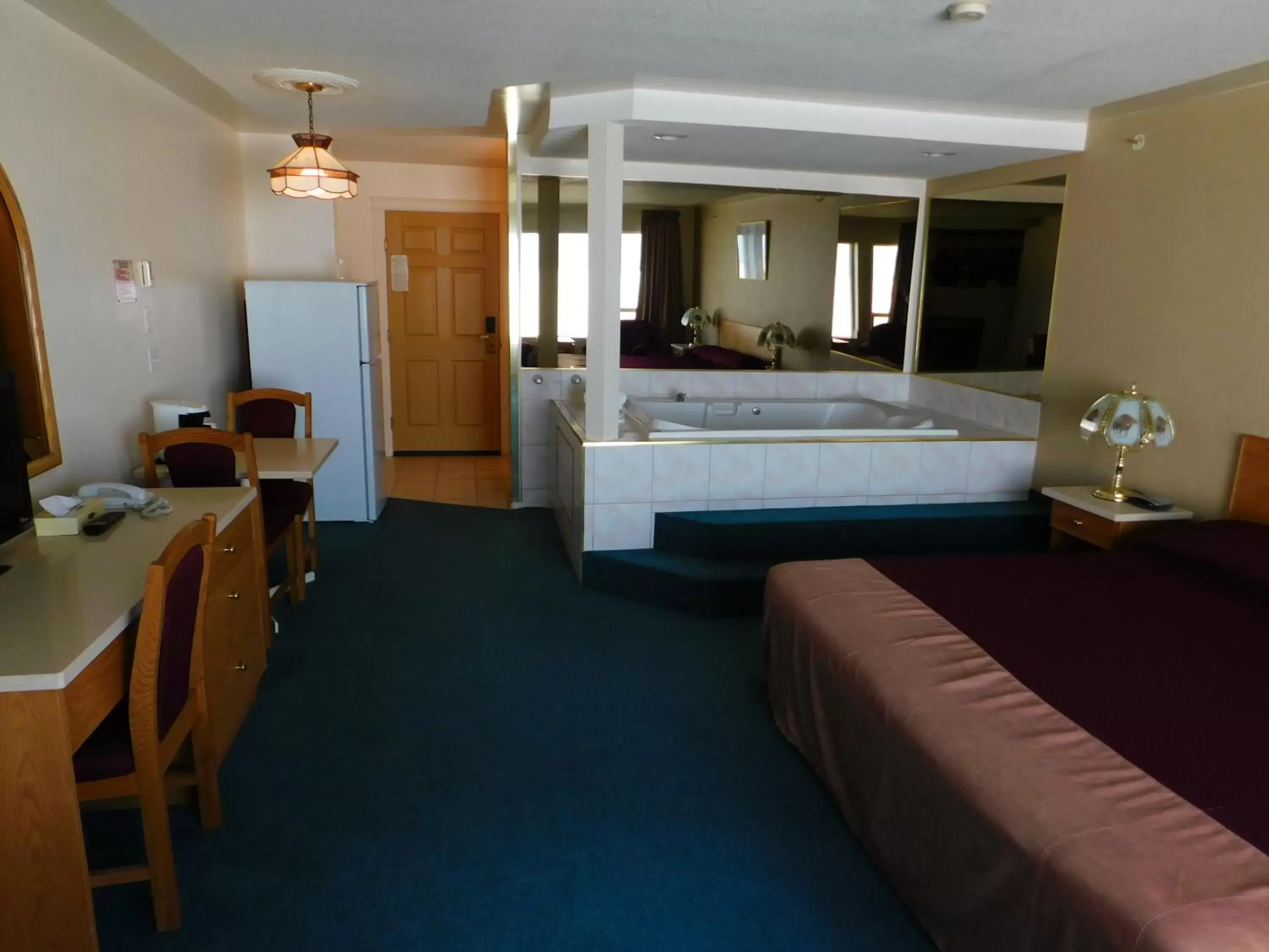 Photo of the whole room in Western Budget Motel #1 Leduc/Nisku