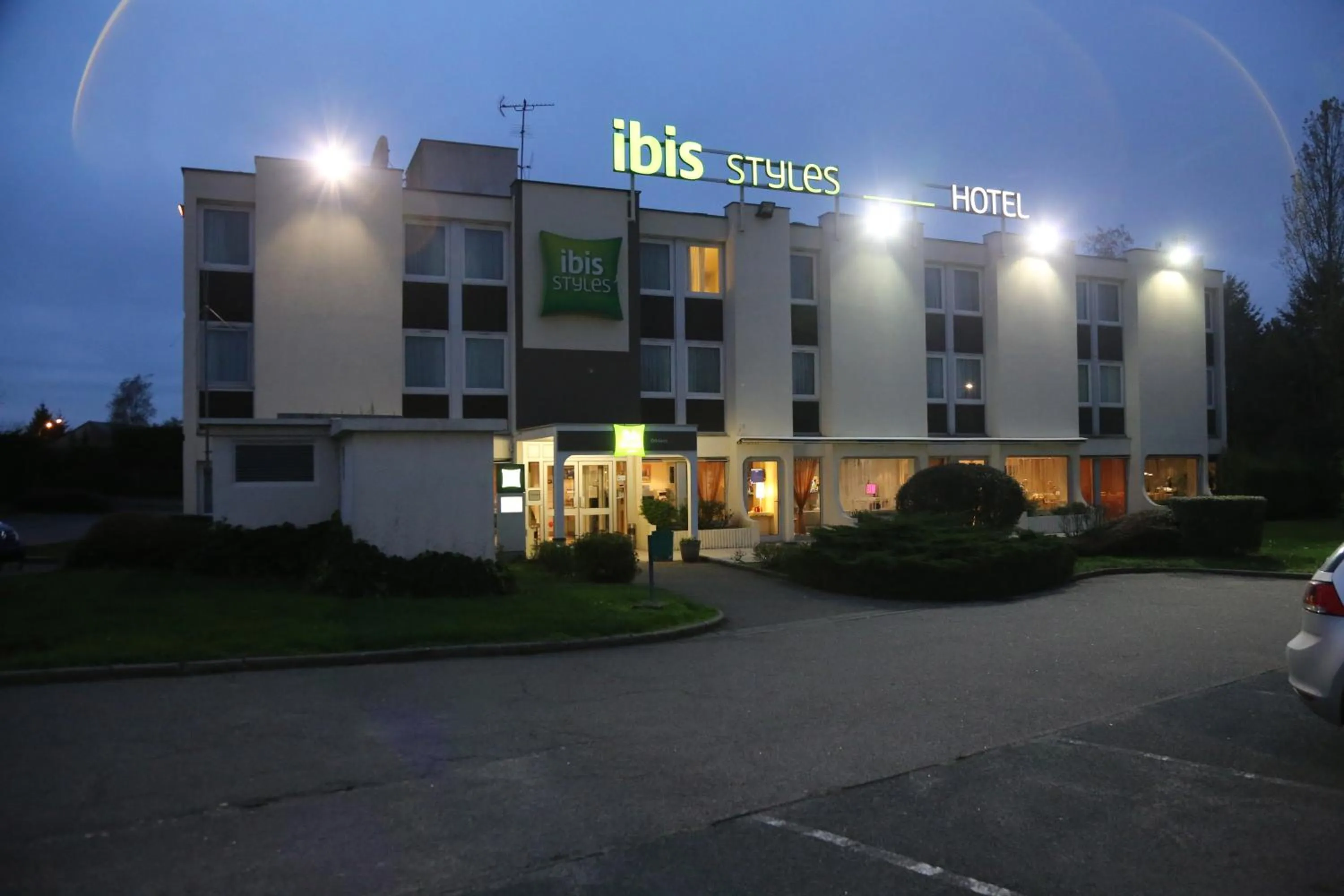 Facade/entrance in ibis Styles Orléans