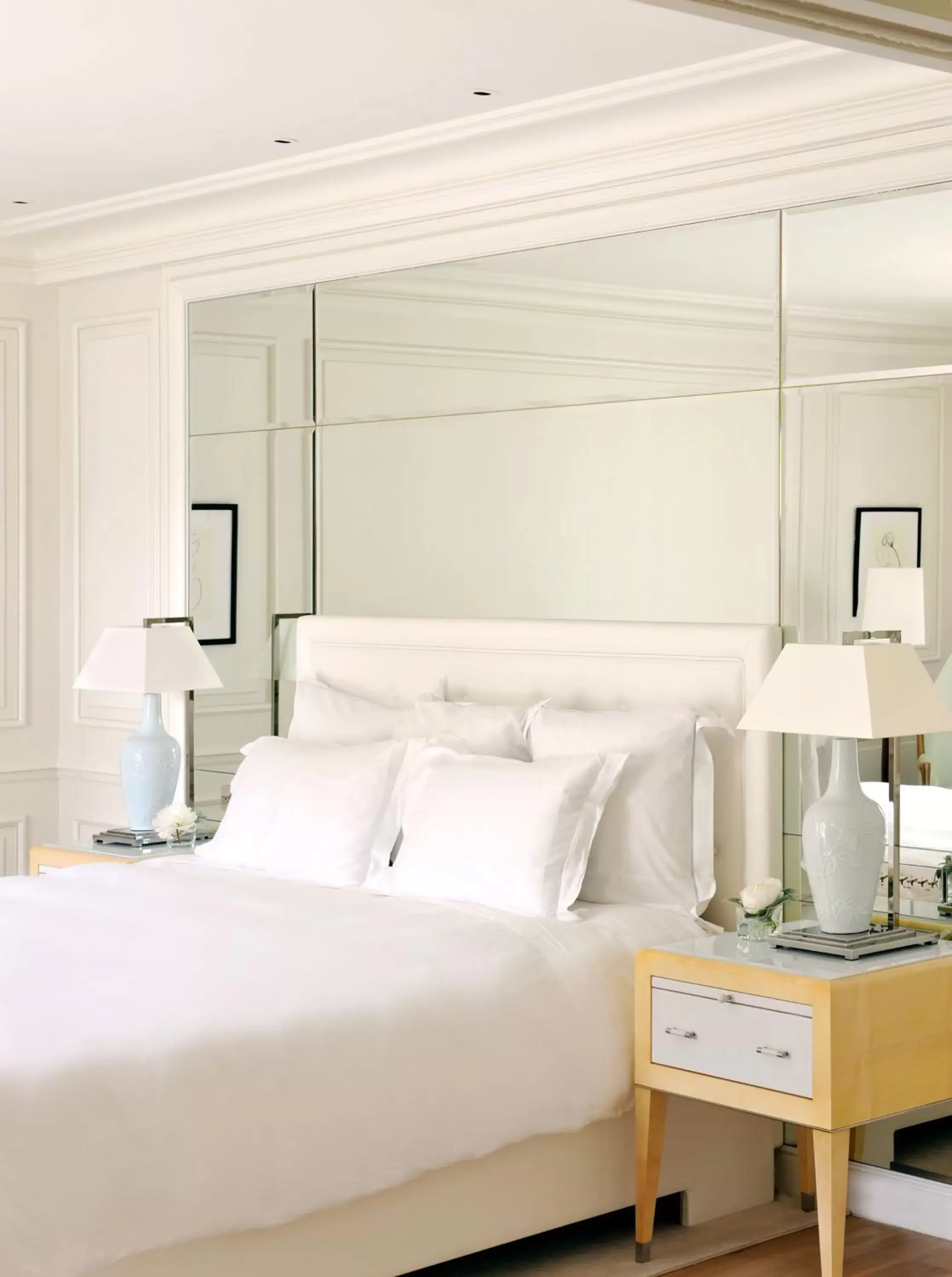 Bed in Grand-Hôtel du Cap-Ferrat, A Four Seasons Hotel