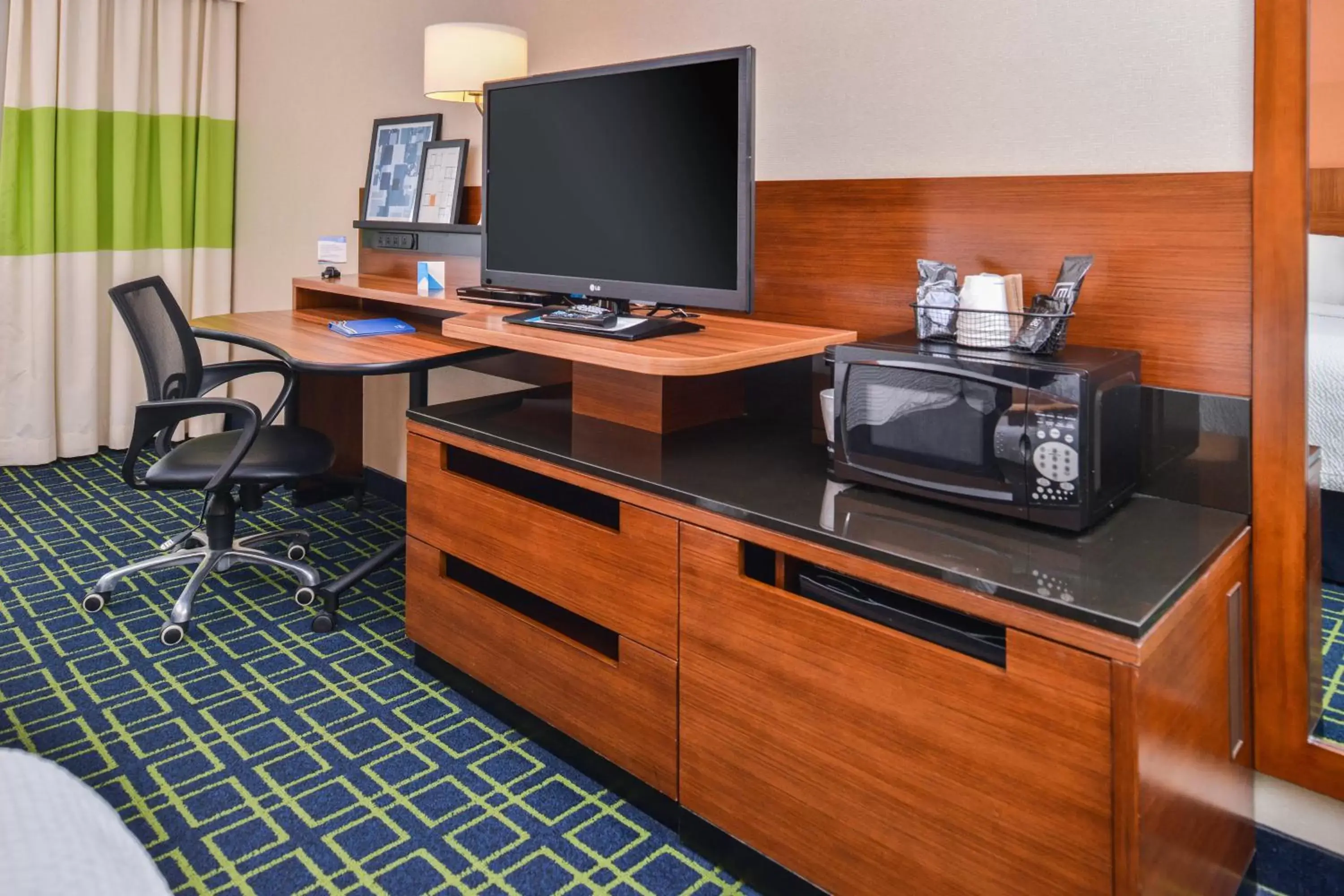 Photo of the whole room, TV/Entertainment Center in Fairfield Inn Corning Riverside