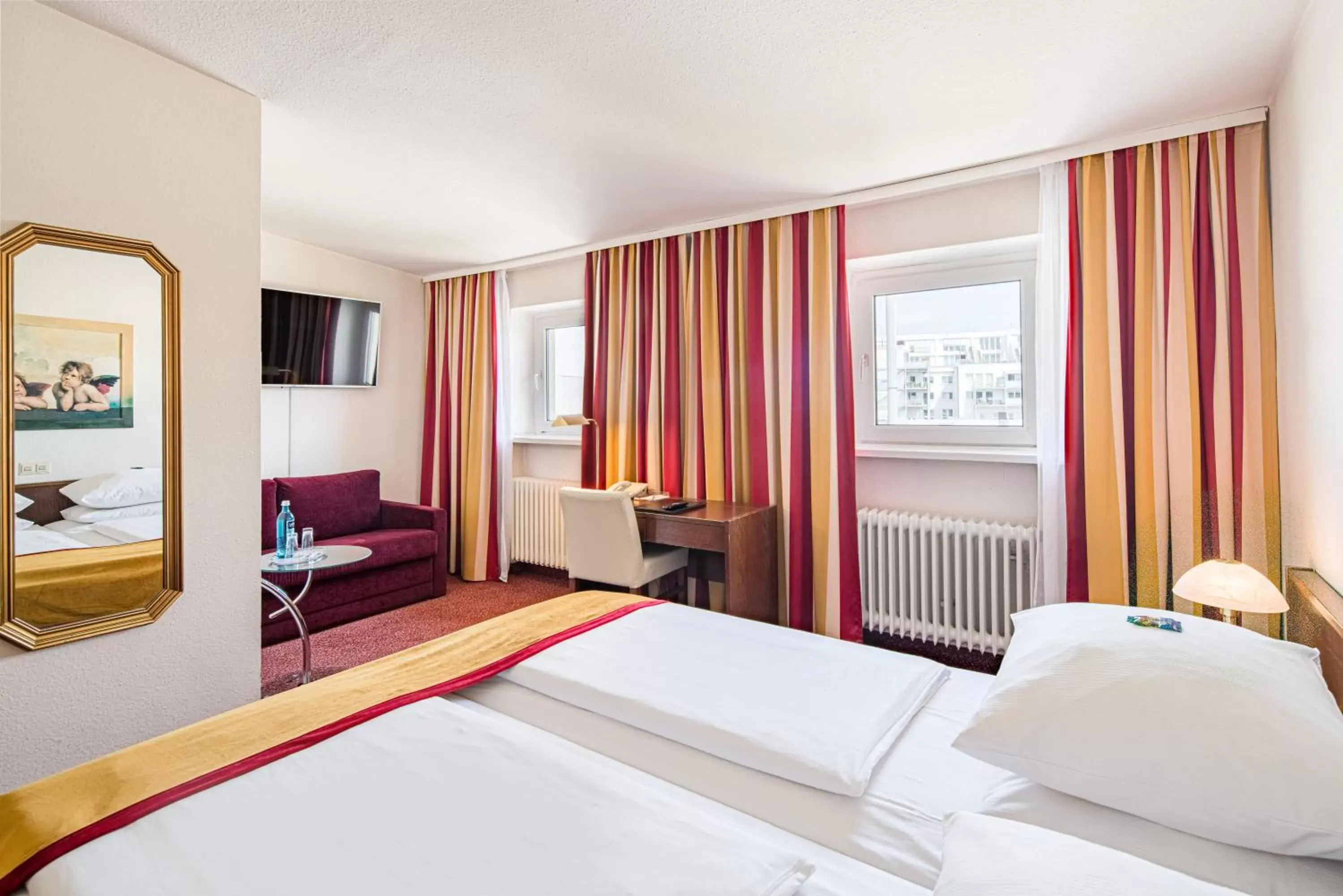 Photo of the whole room in Hotel Central Hamburg