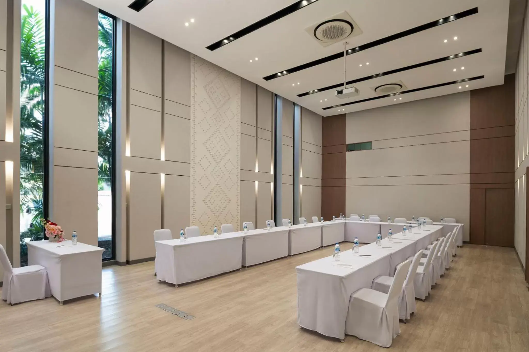 Meeting/conference room in Canalis Suvarnabhumi Airport Hotel
